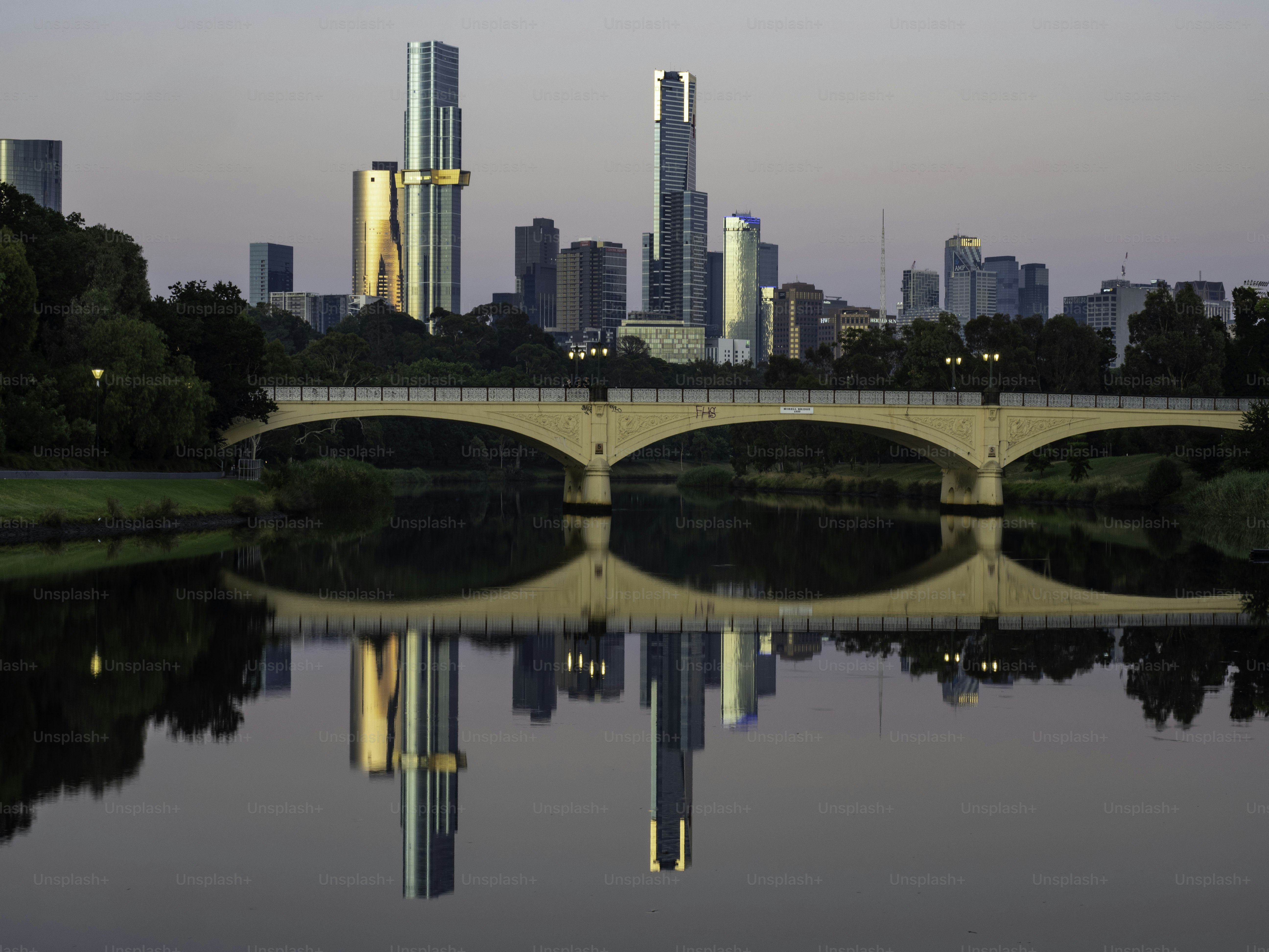 Melbourne skyline next to the Yarra River