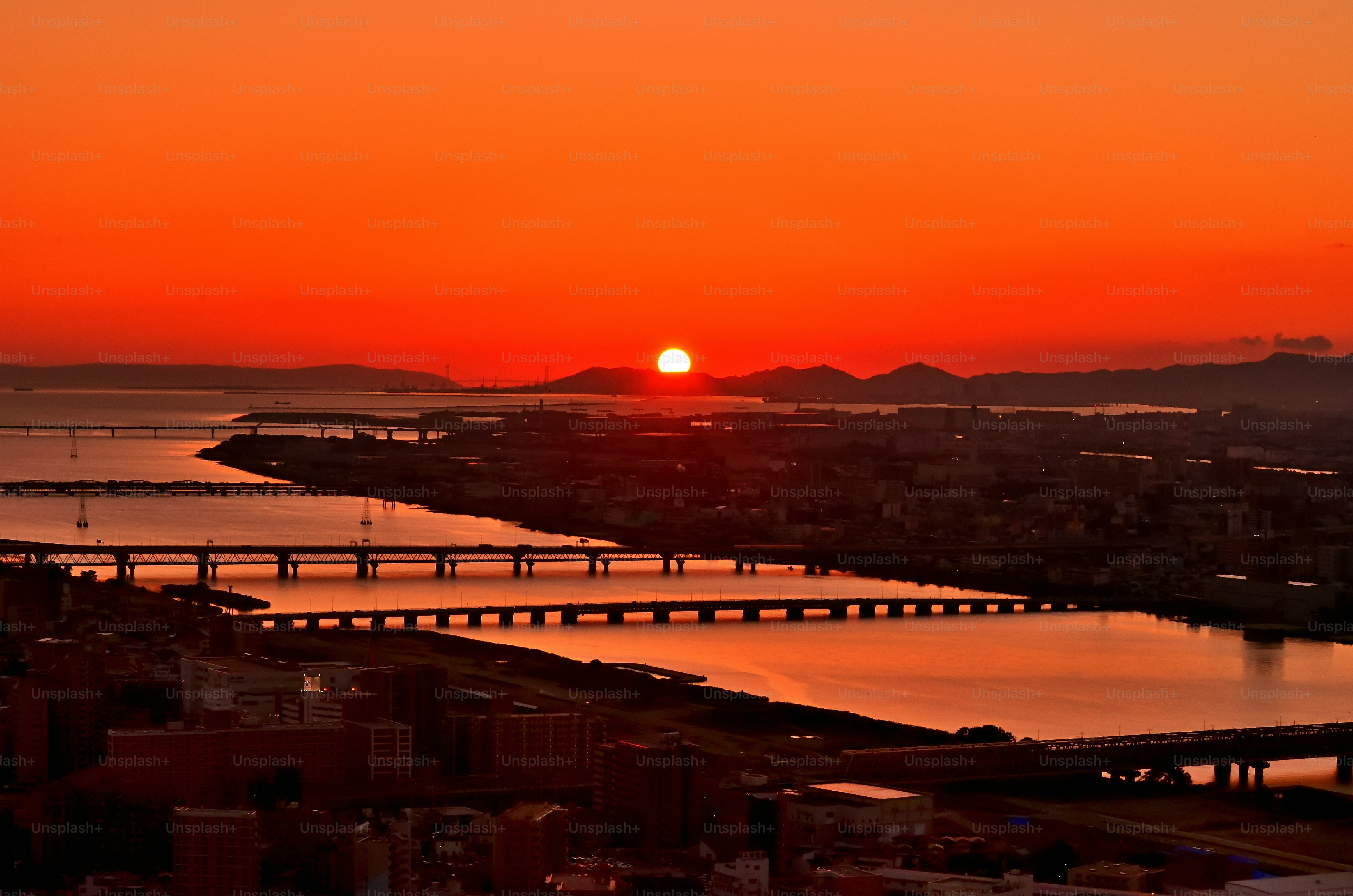 Umeda Sky Building is a very famous tourist spot in Osaka. Many tourists visit.