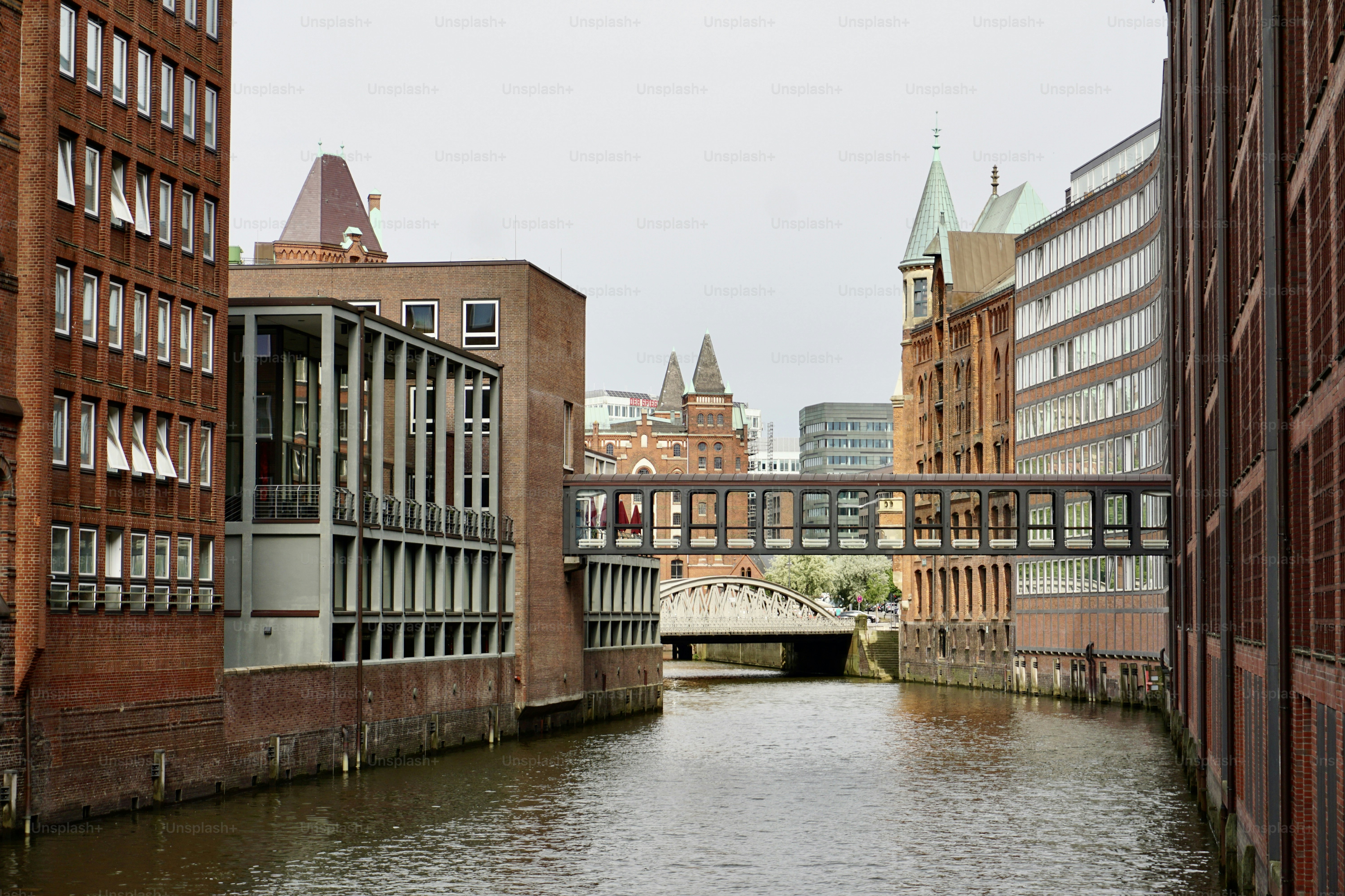 La Speicherstadt en verano. Hamburgo en verano. Ciudad de almacenes en Hamburgo. Edificios de ladrillo rojo.