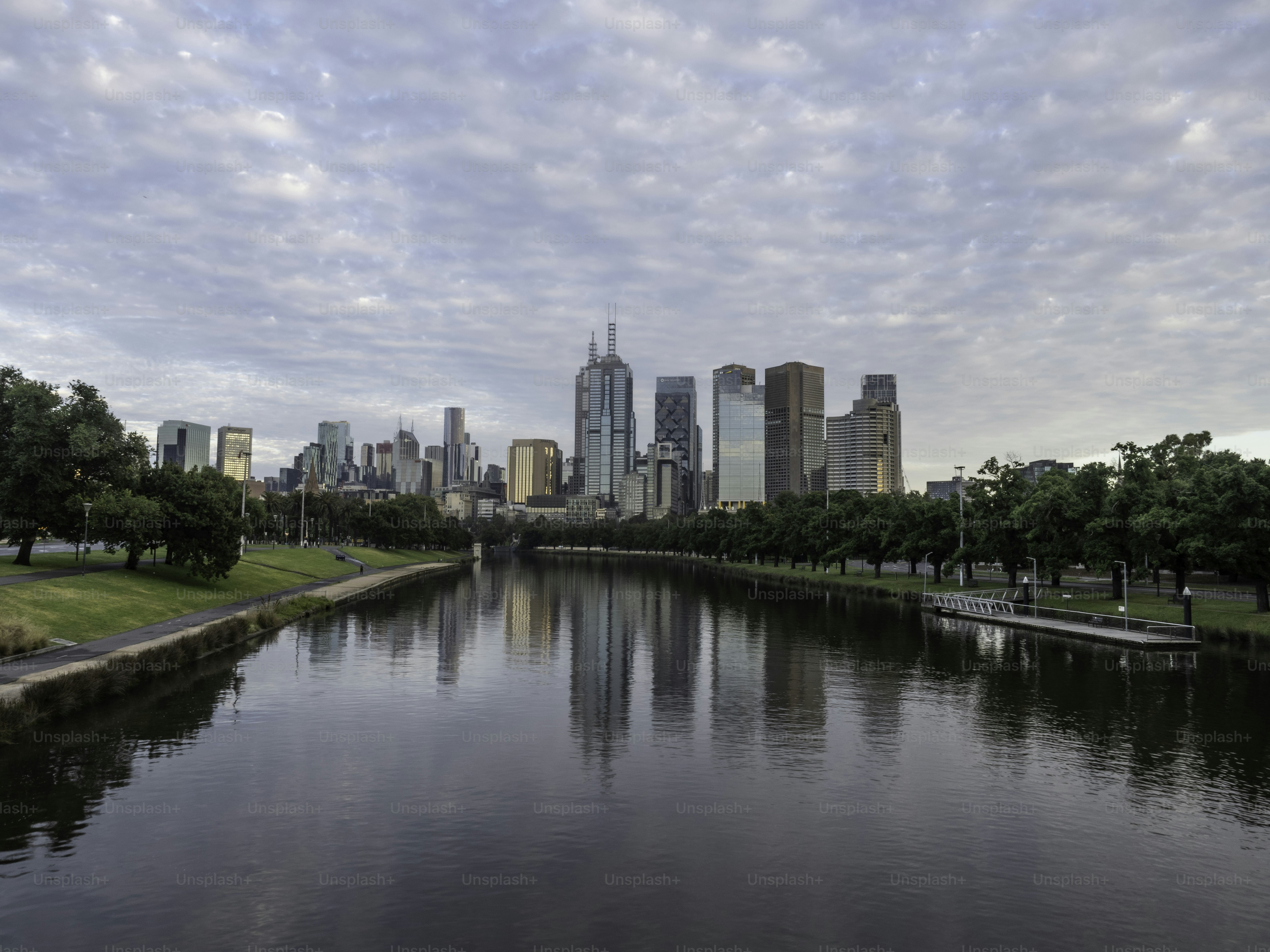 Horizonte de Melbourne y río Yarra