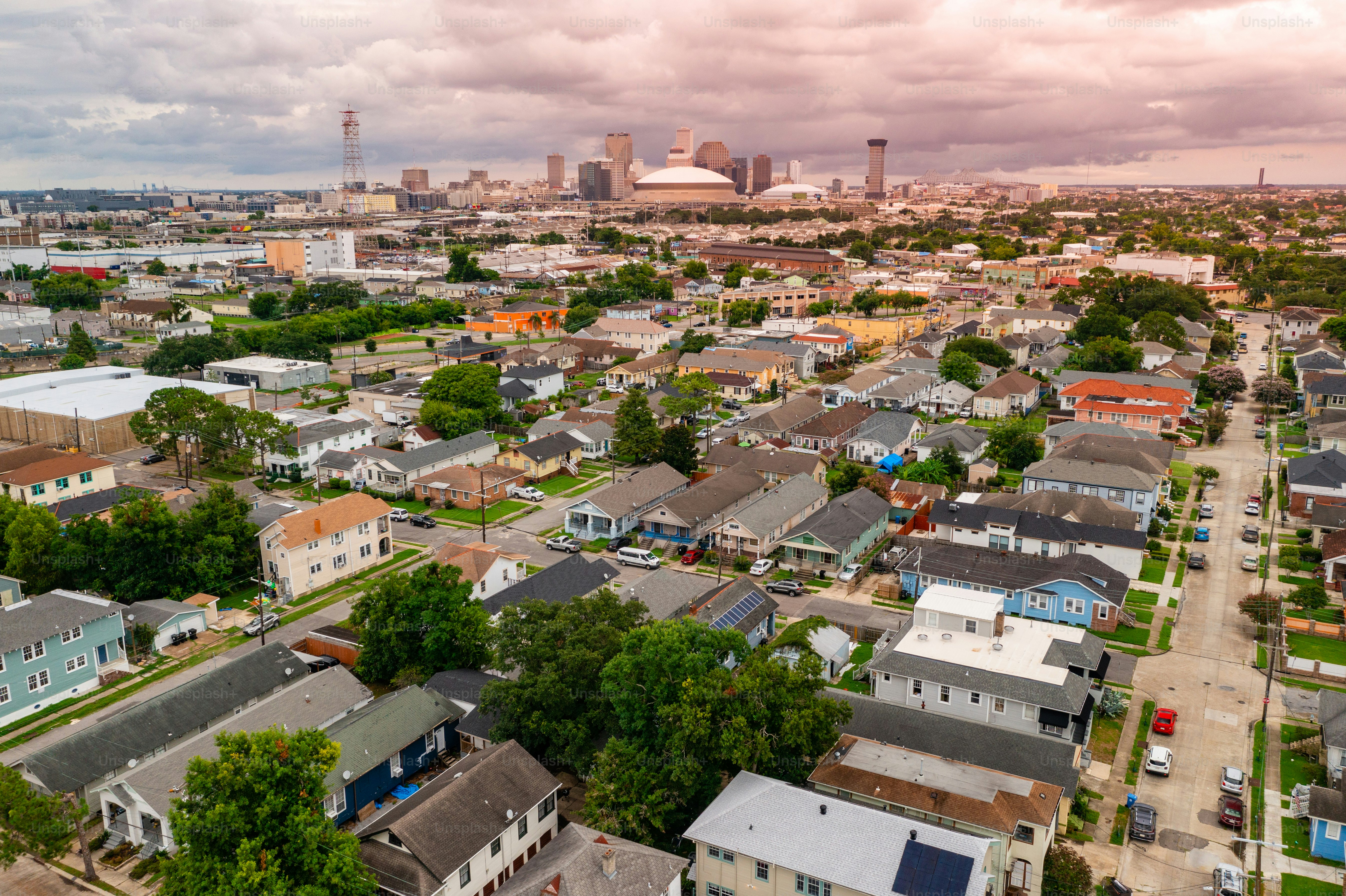 Coucher de soleil sur la Nouvelle-Orléans sur le fleuve Mississippi, Louisiane, États-Unis