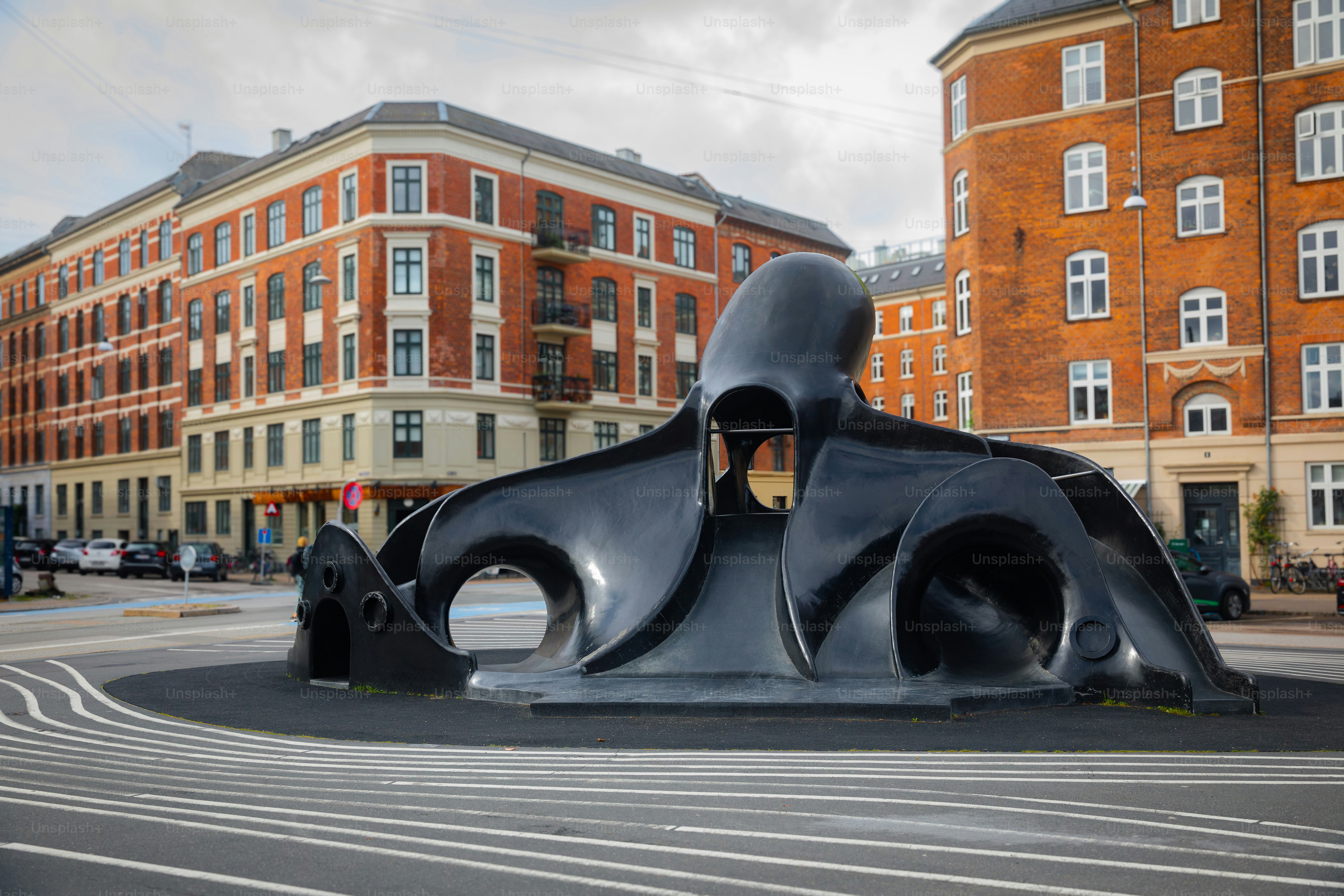 Bella vista della piazza della città (Superkilen Park) a Copenaghen, Danimarca