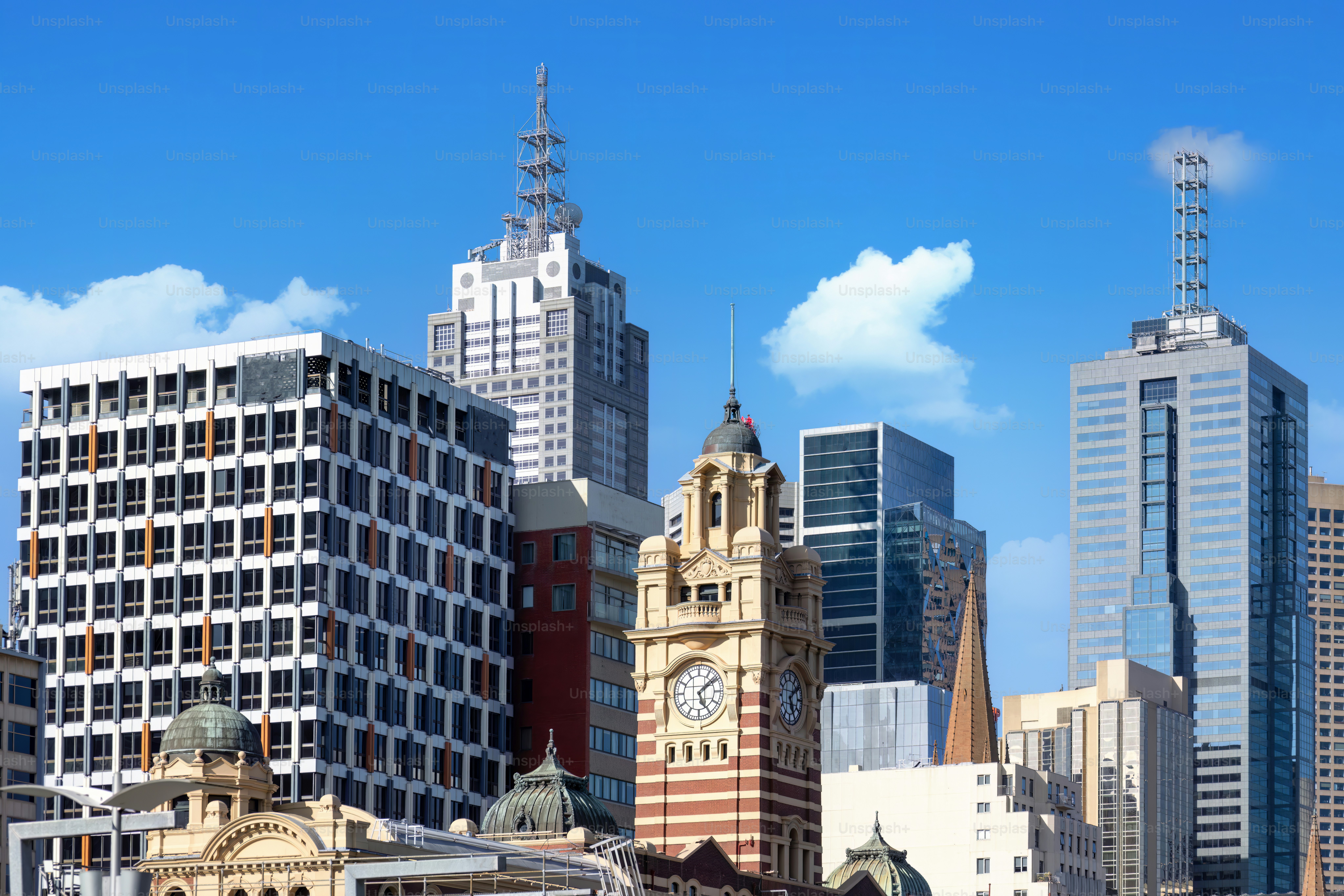 Australien malerisches Skyline-Panorama der Innenstadt von Melbourne in der Nähe des Yarra River und des Finanzzentrums