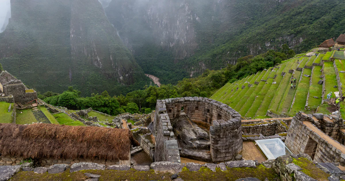 마추 피추 (Machu Pichu)의 사원 사진 – Unsplash의 여행하다 이미지