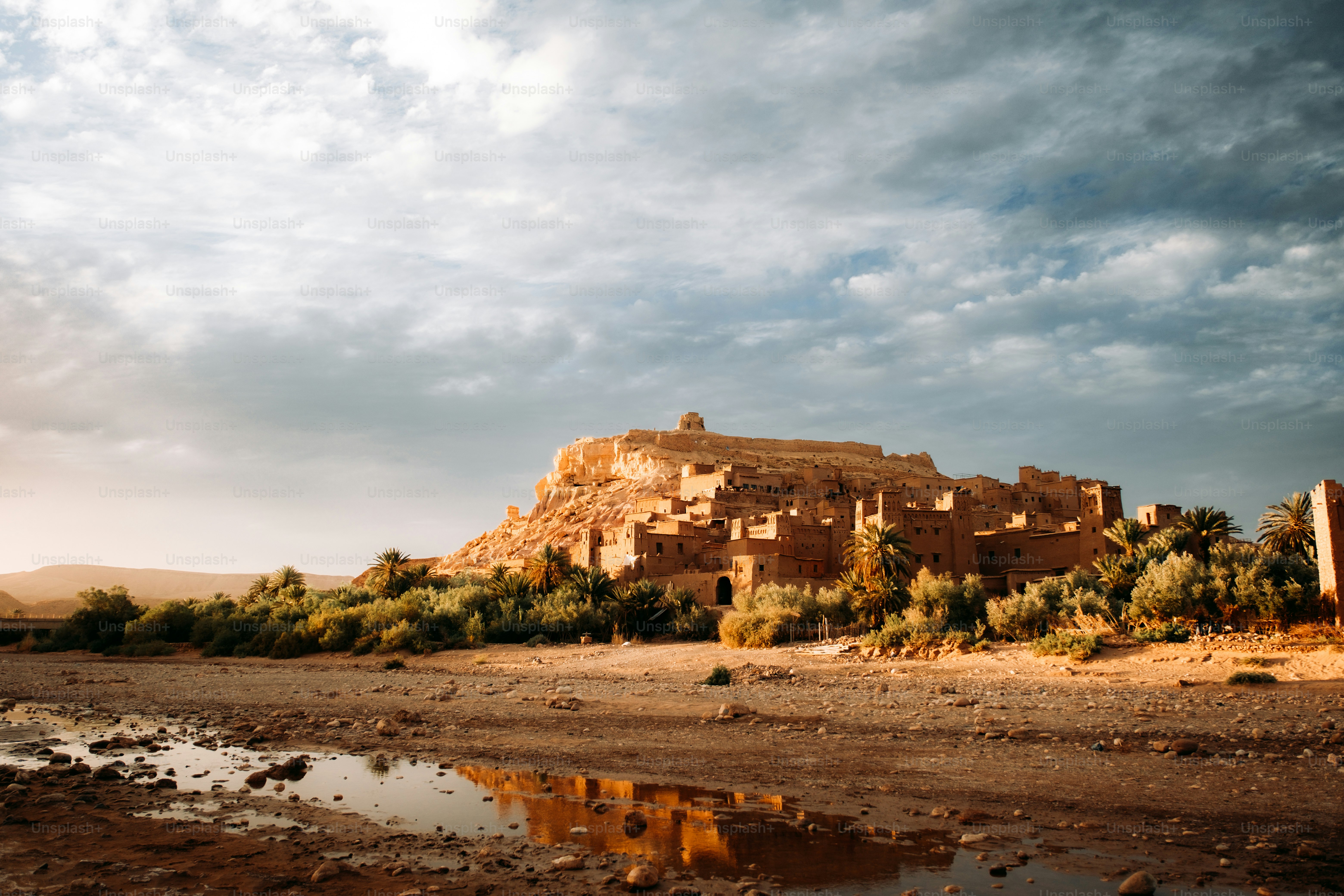 L'immagine di un piccolo villaggio nel deserto