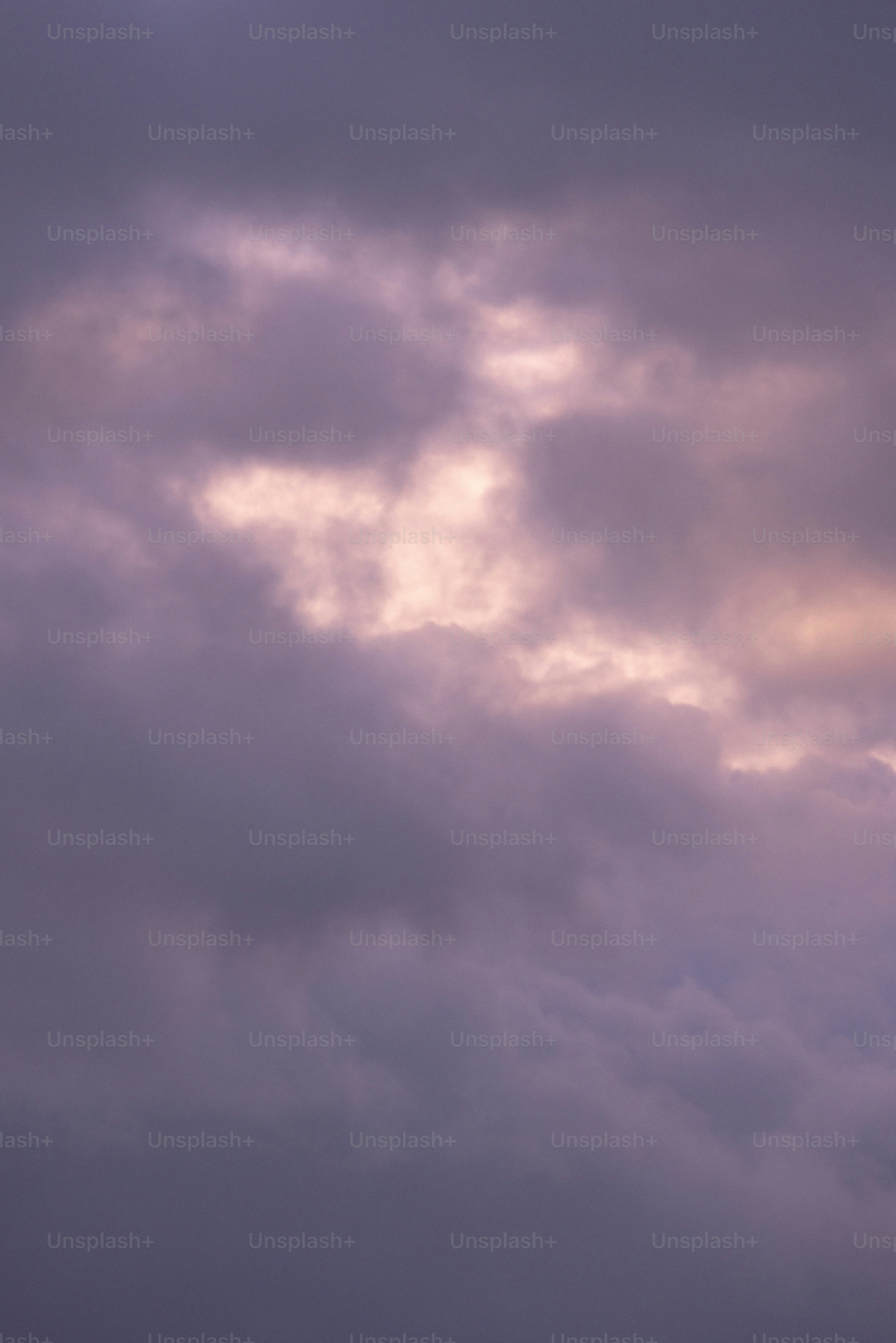 A plane flying through a cloudy sky photo – Sunset Image on Unsplash