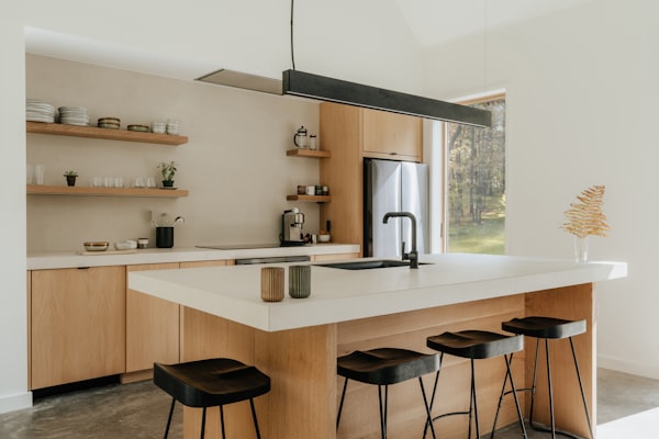 Einbauküche mit Kücheninsel – Tischlerei HLW-Wohnservice GmbH Osttirol