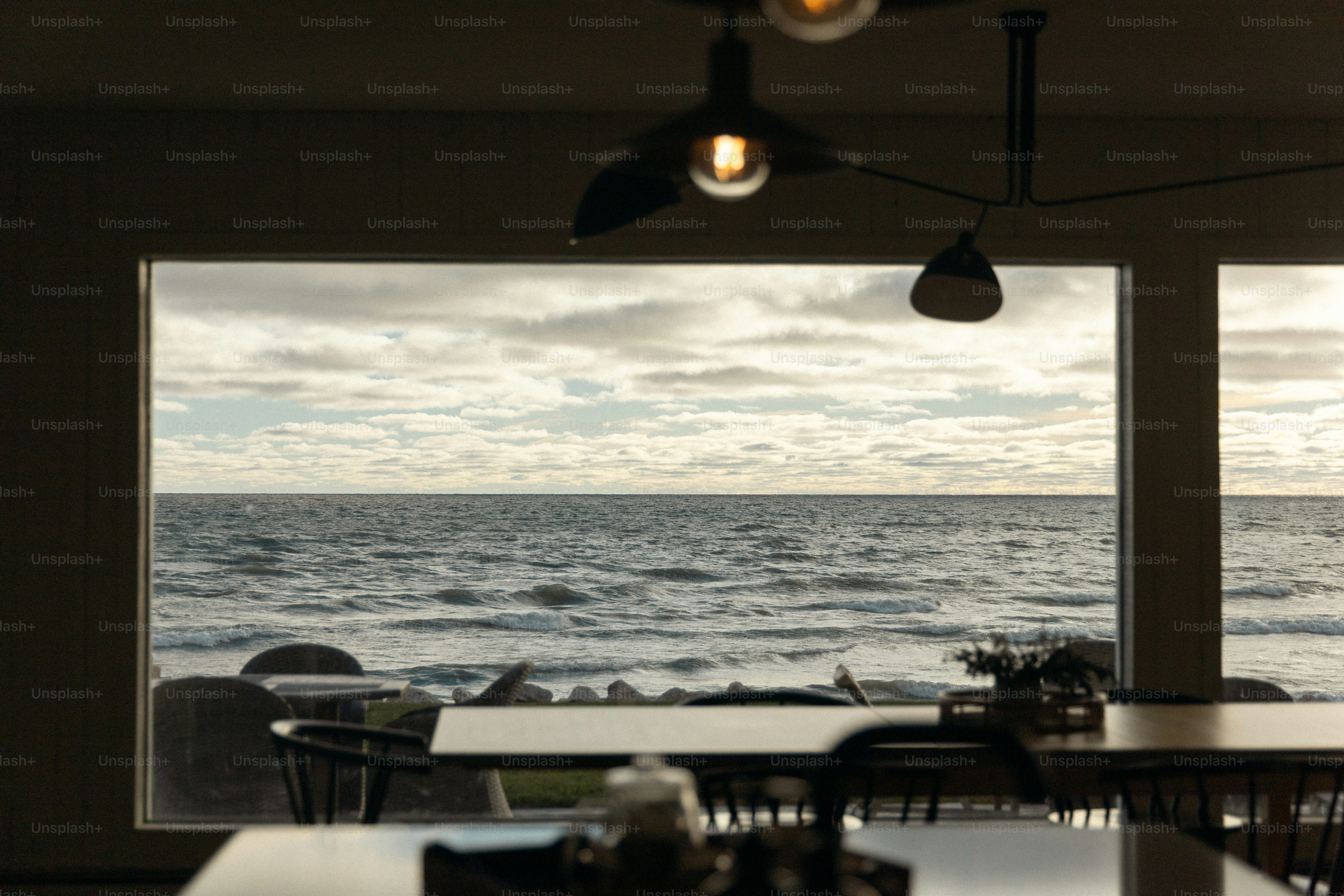 A restaurant with a view of the ocean