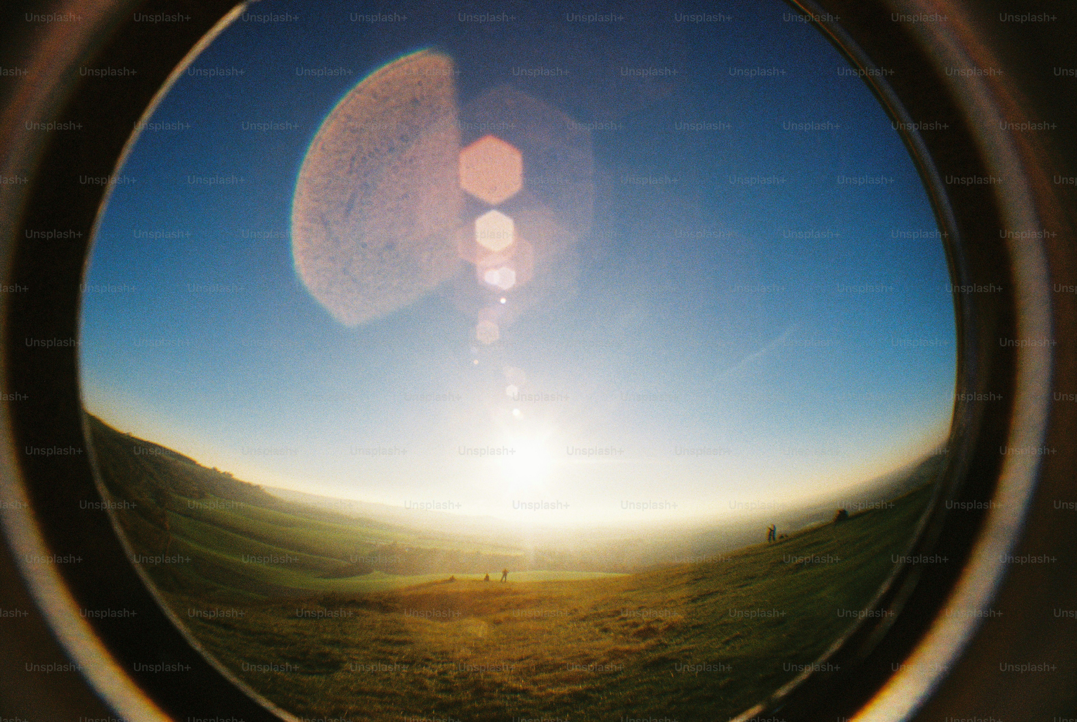 Uma visão do sol através de uma lente