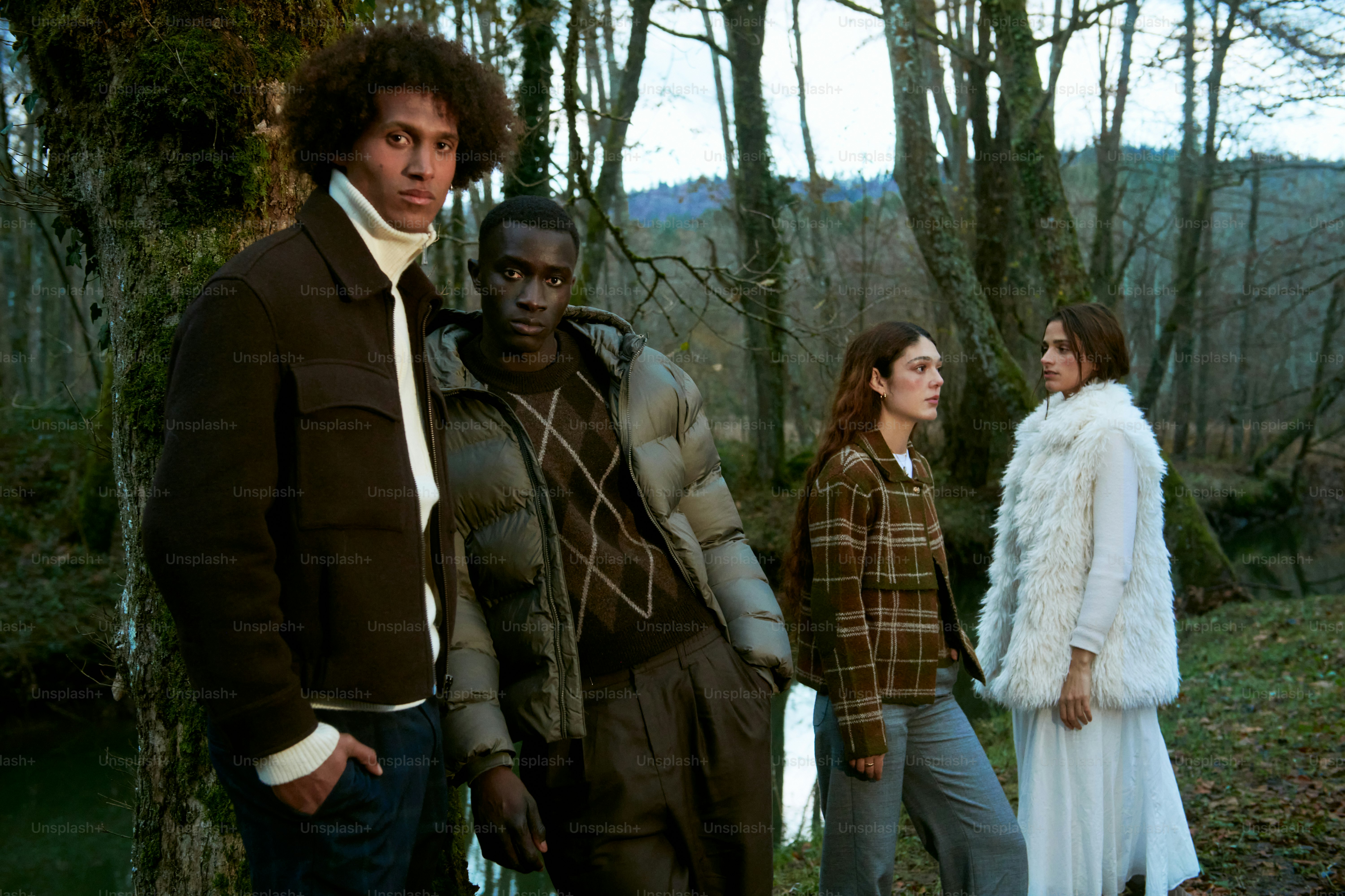 Un grupo de personas de pie una al lado de la otra