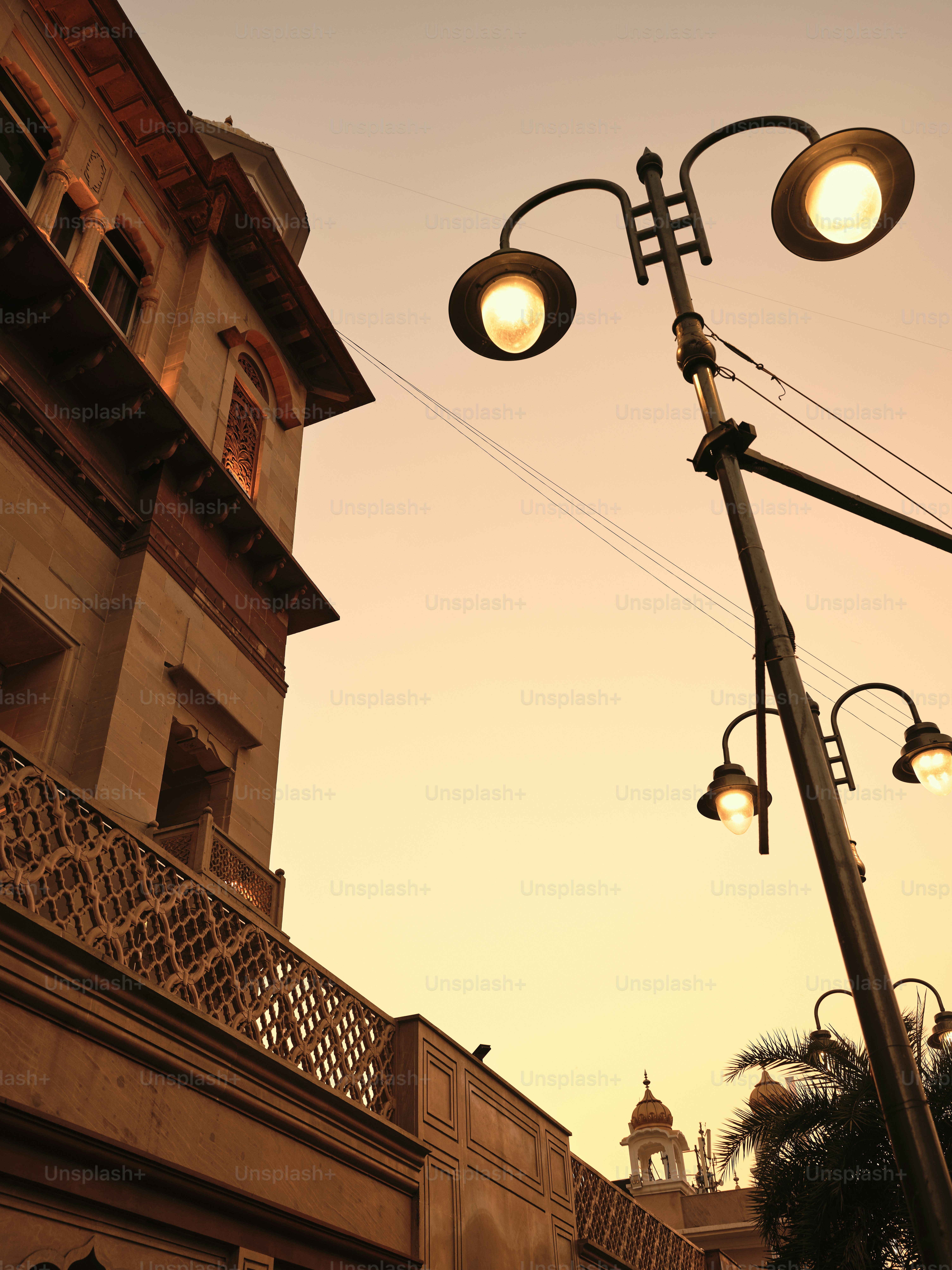 A street light with a building in the background