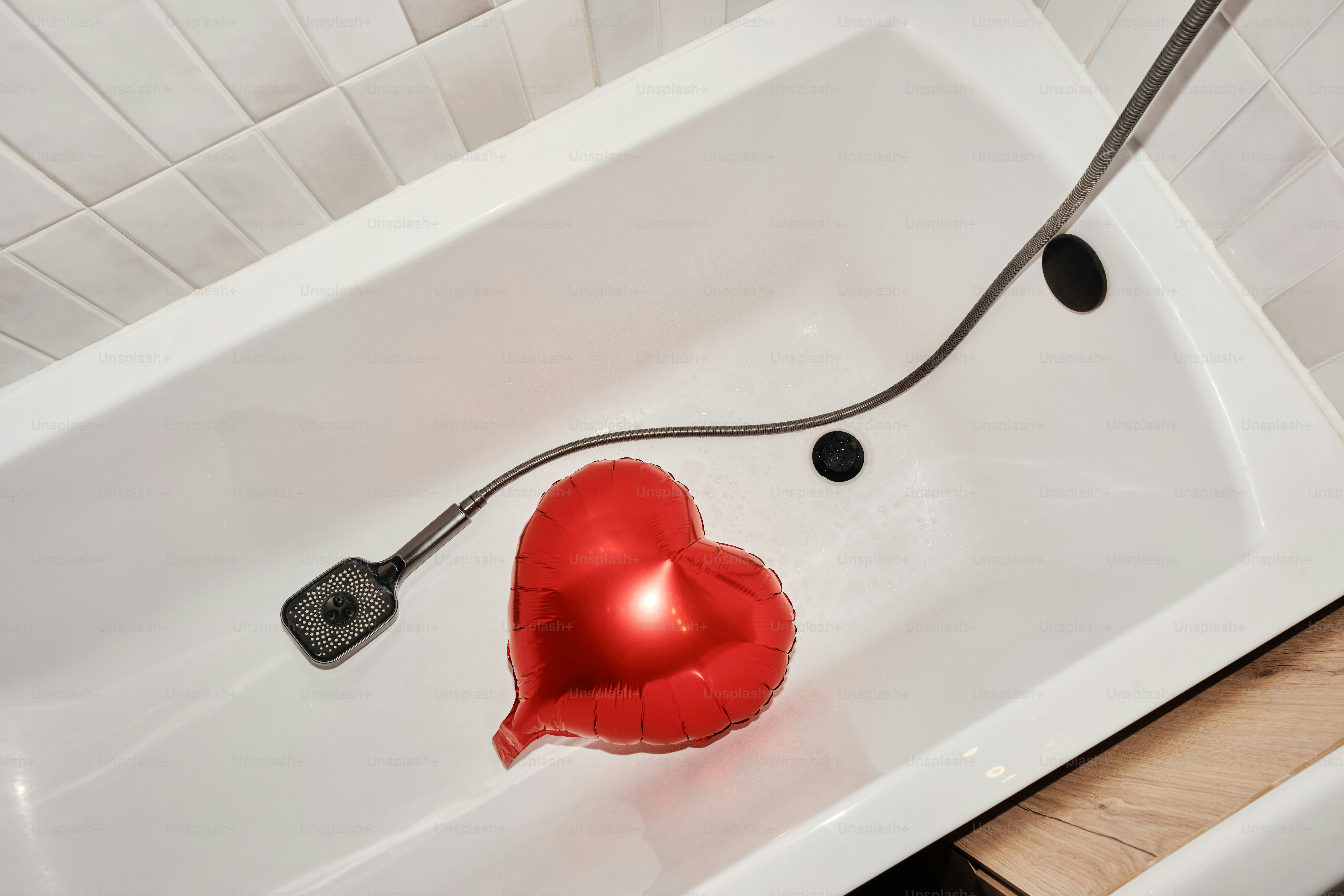 premium_photo-1736437246064-13f86a56d677?ixid=M3wxMjA3fDB8MXxzZWFyY2h8OXx8bG9jYWwlMjBiYXRodHViJTIwcmVtb2RlbGluZ3xlbnwwfHx8fDE3Njc5ODY1MDJ8MA\u0026ixlib=rb-4.1.0