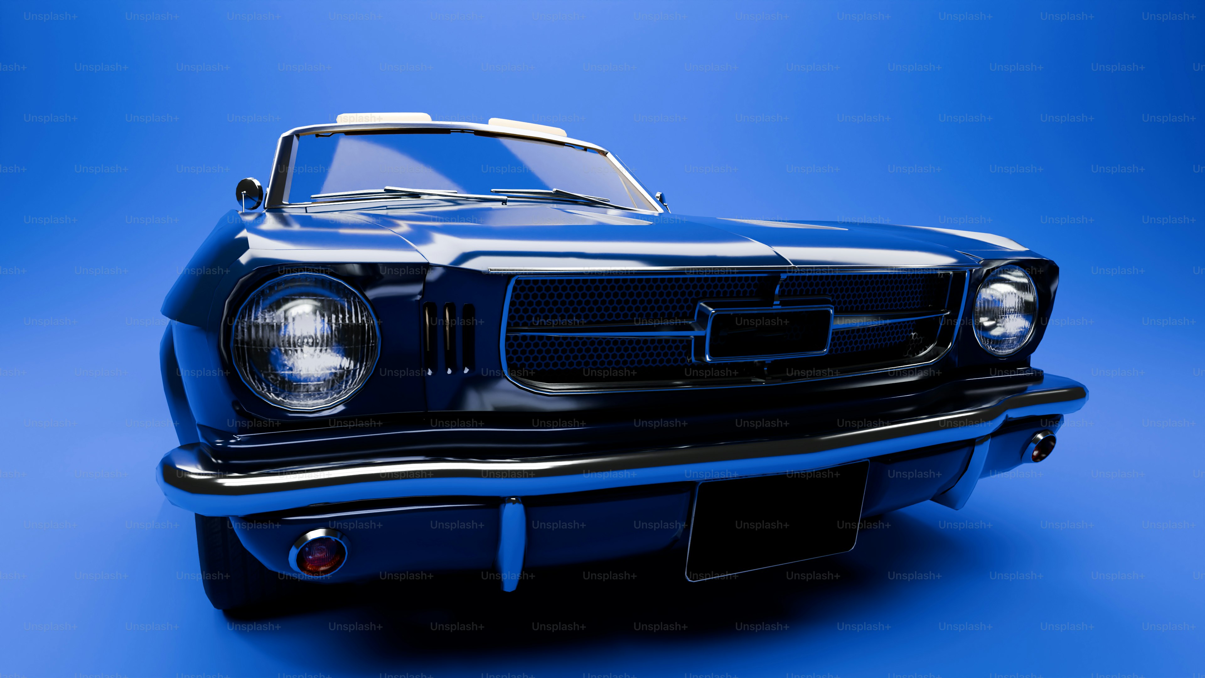 Une voiture bleue avec une bande blanche sur le capot