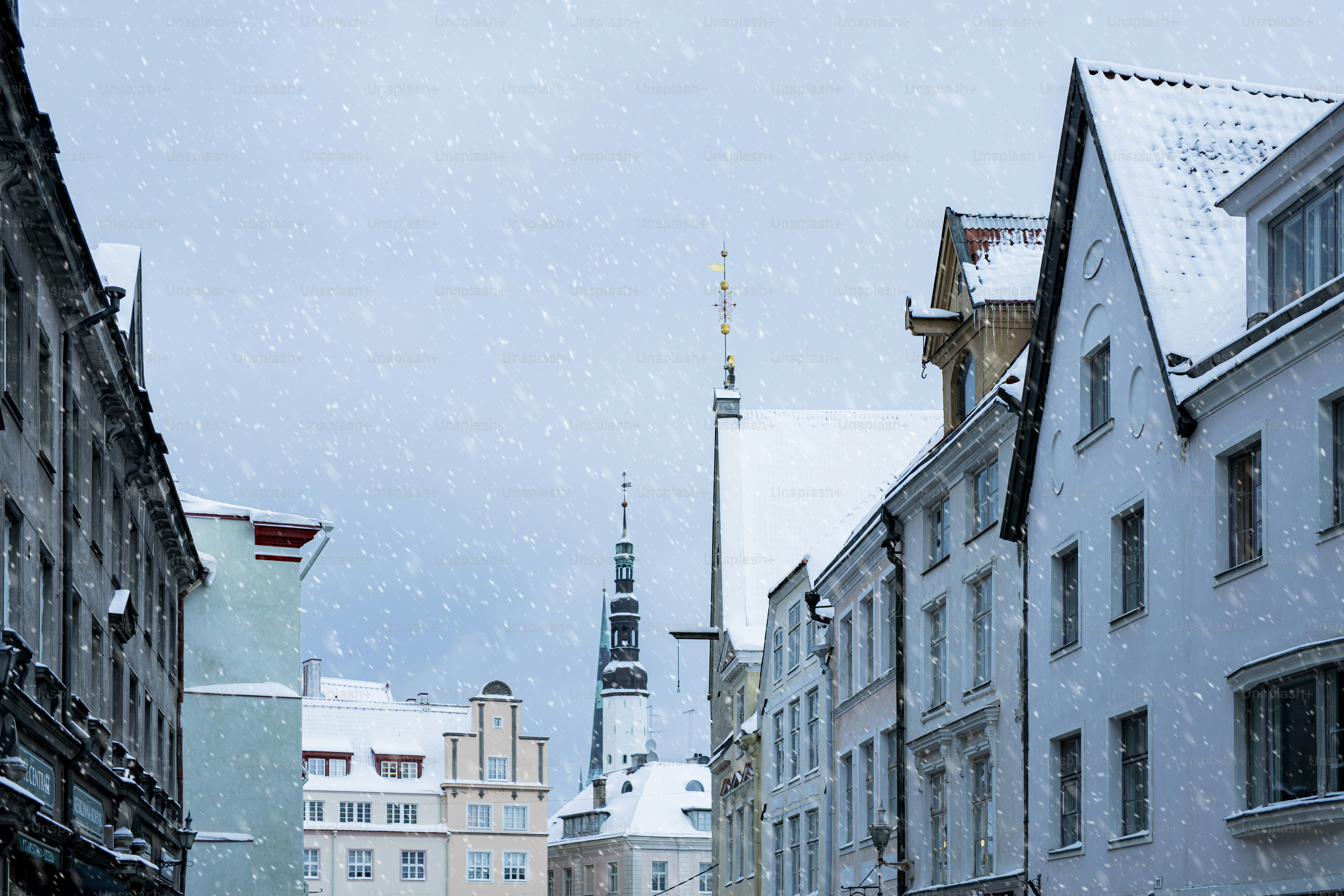A city street is covered in snow during a winter storm
