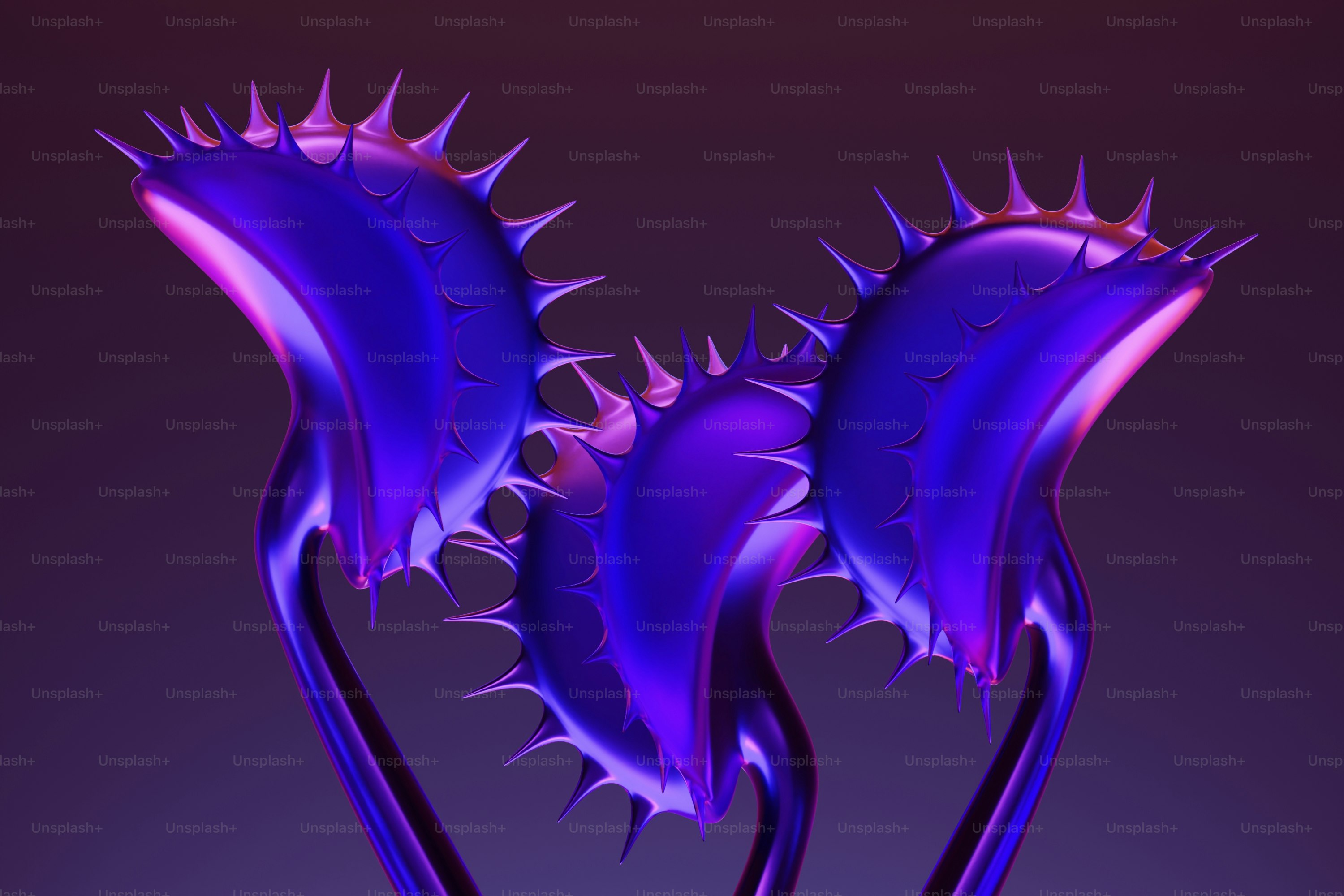 Un jarrón púrpura con dos flores moradas