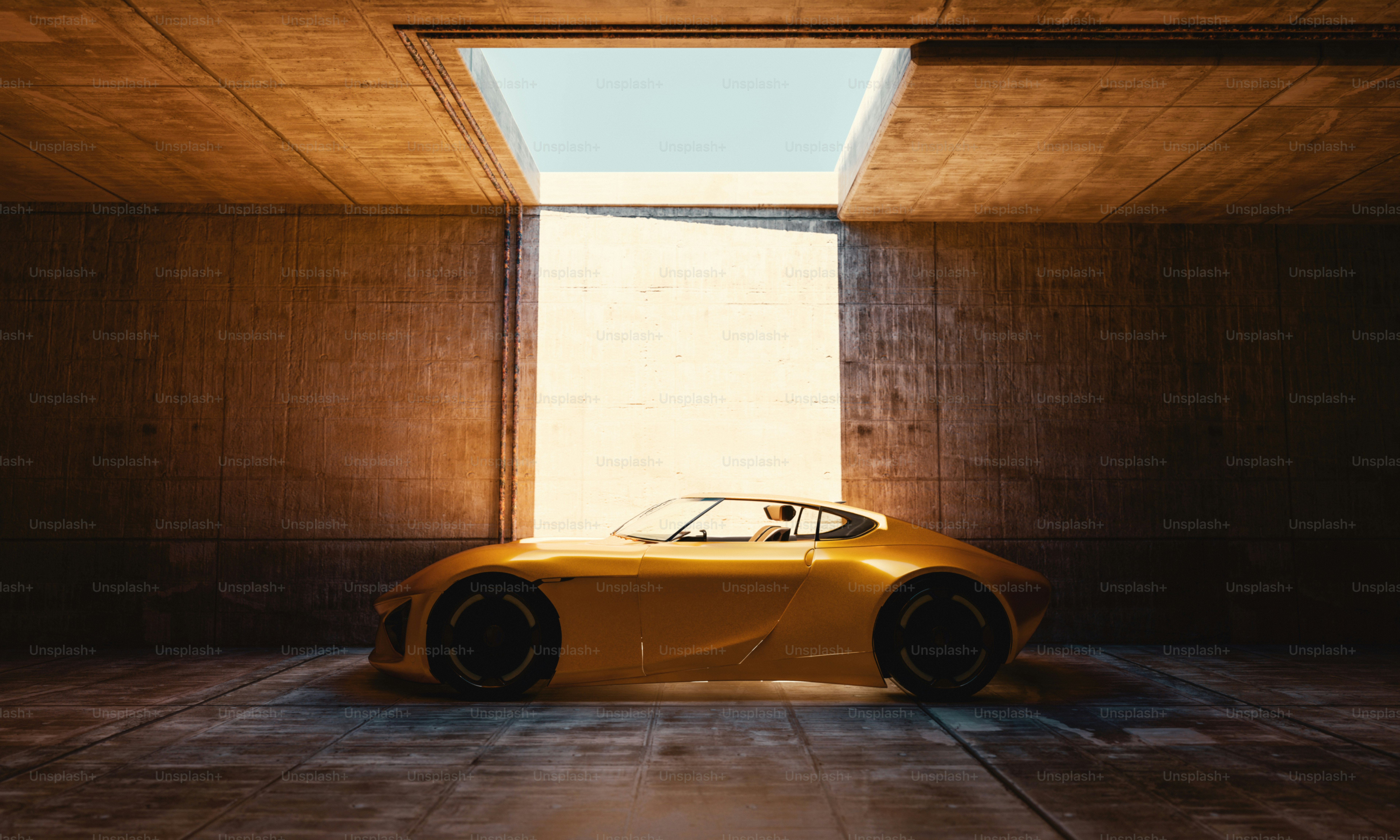 Un coche deportivo amarillo aparcado en un aparcamiento