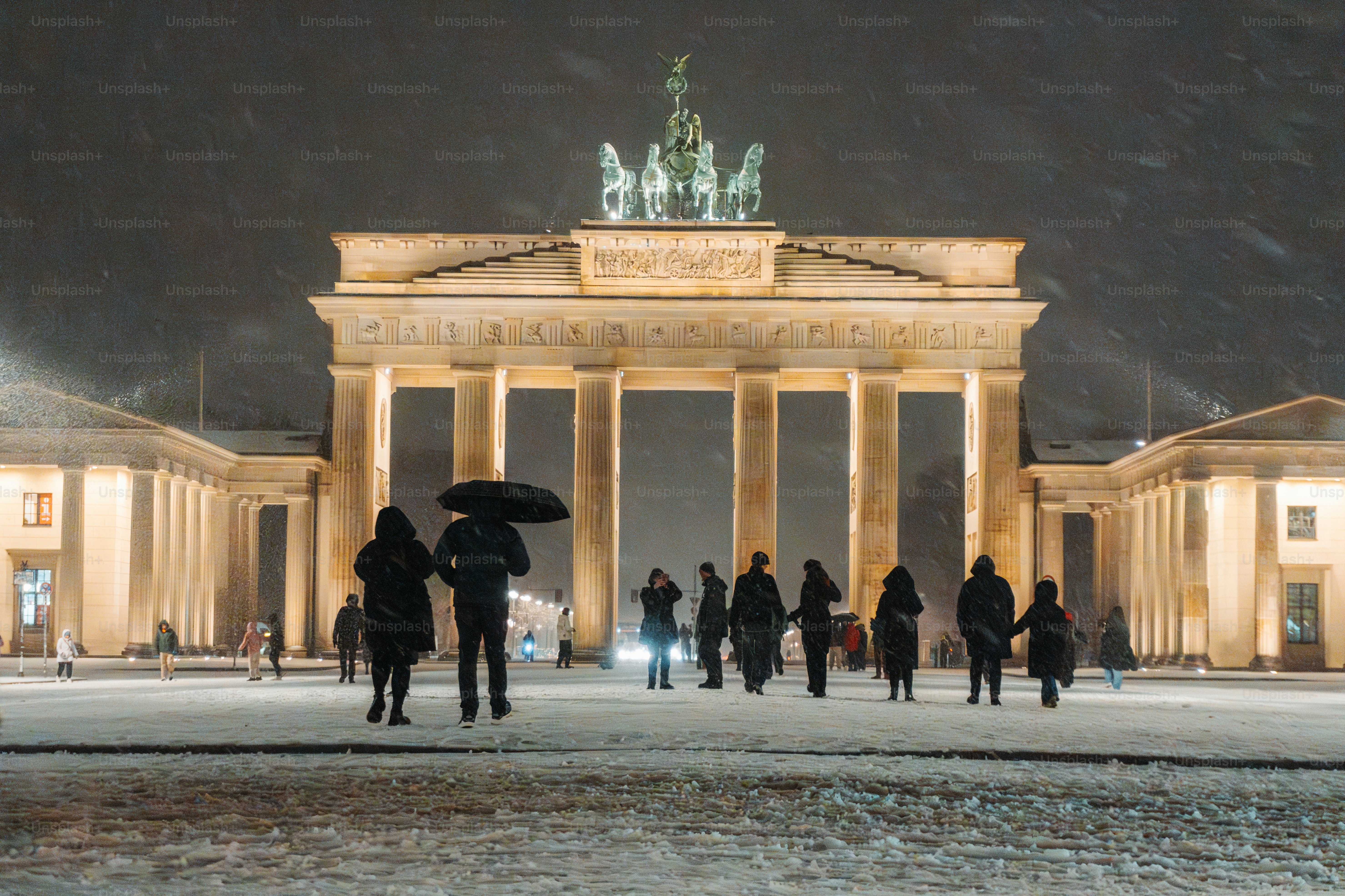 Brandenburg Tor in snow