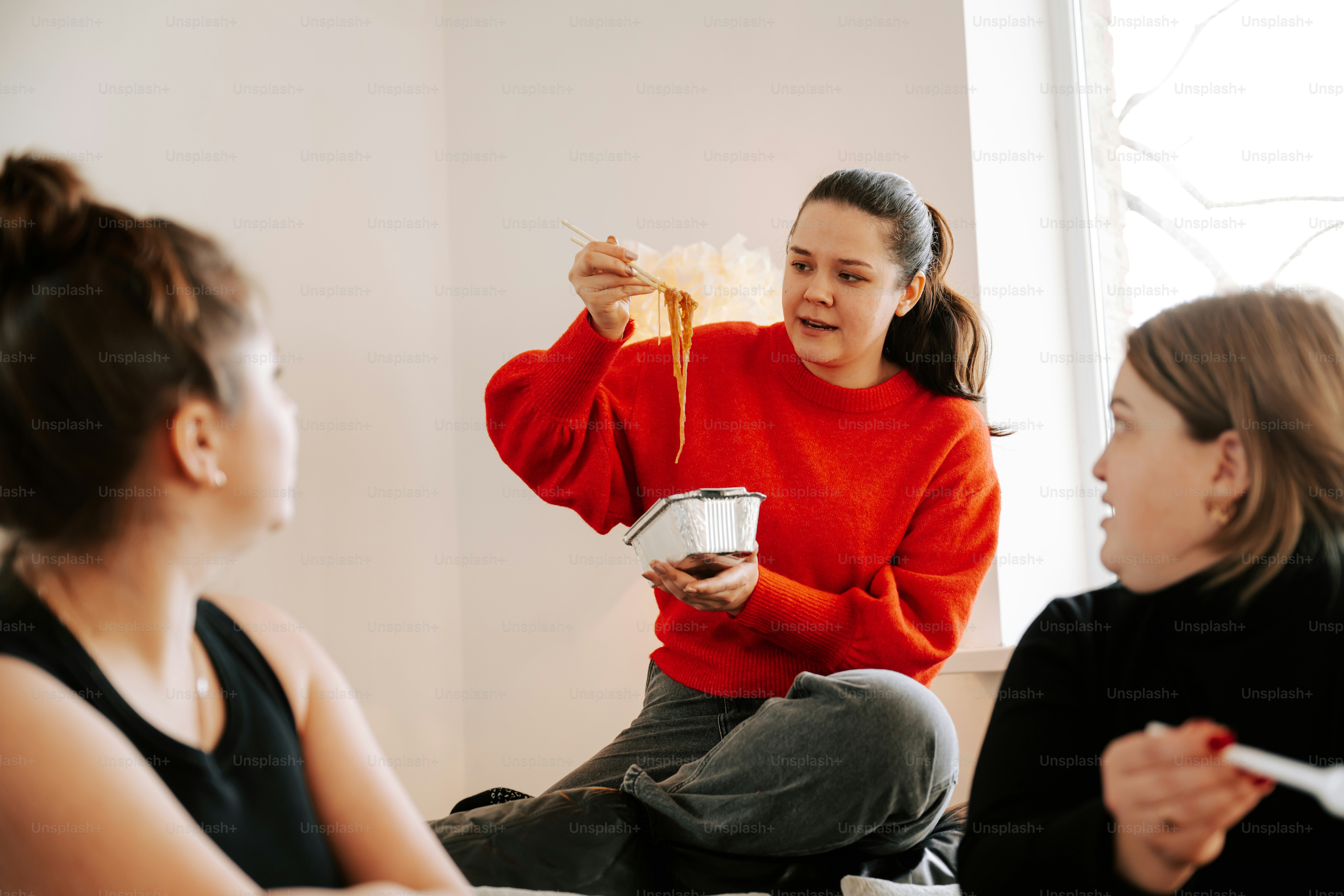 A group of women sitting around a table photo – Fast food Image on Unsplash