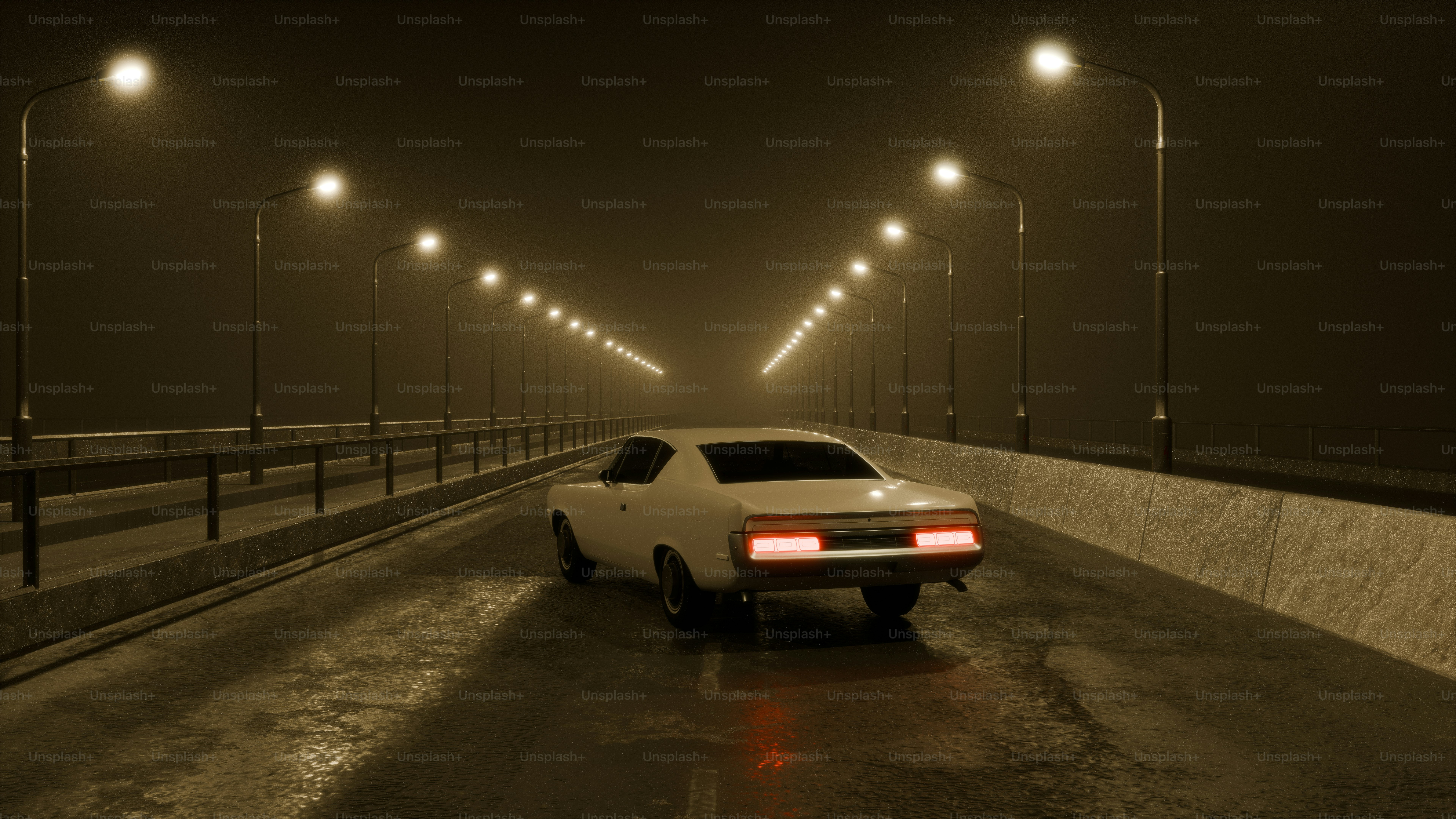 Ein Auto, das nachts eine Autobahn entlangfährt