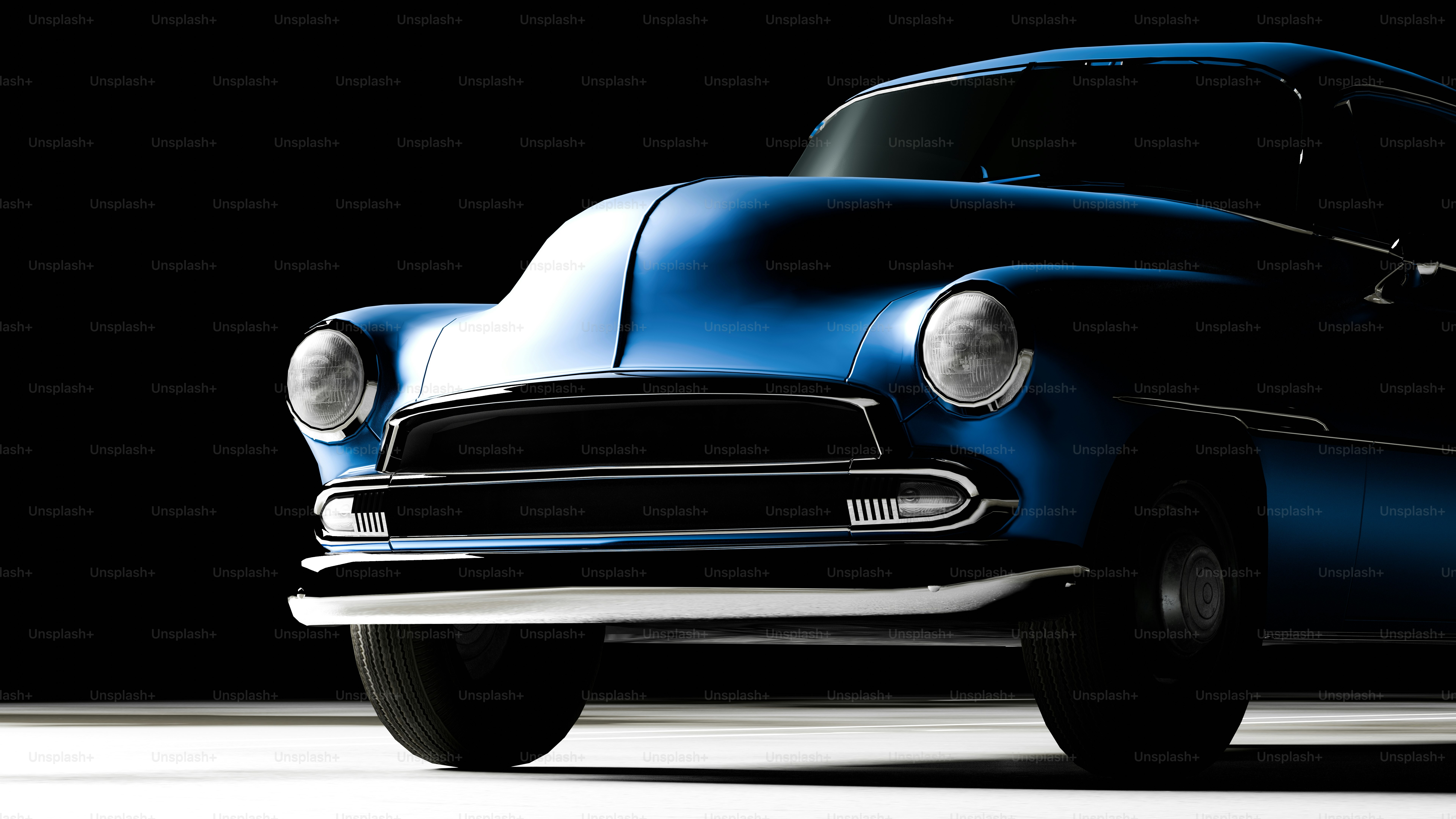 Ein blauer Oldtimer mit schwarzem Hintergrund