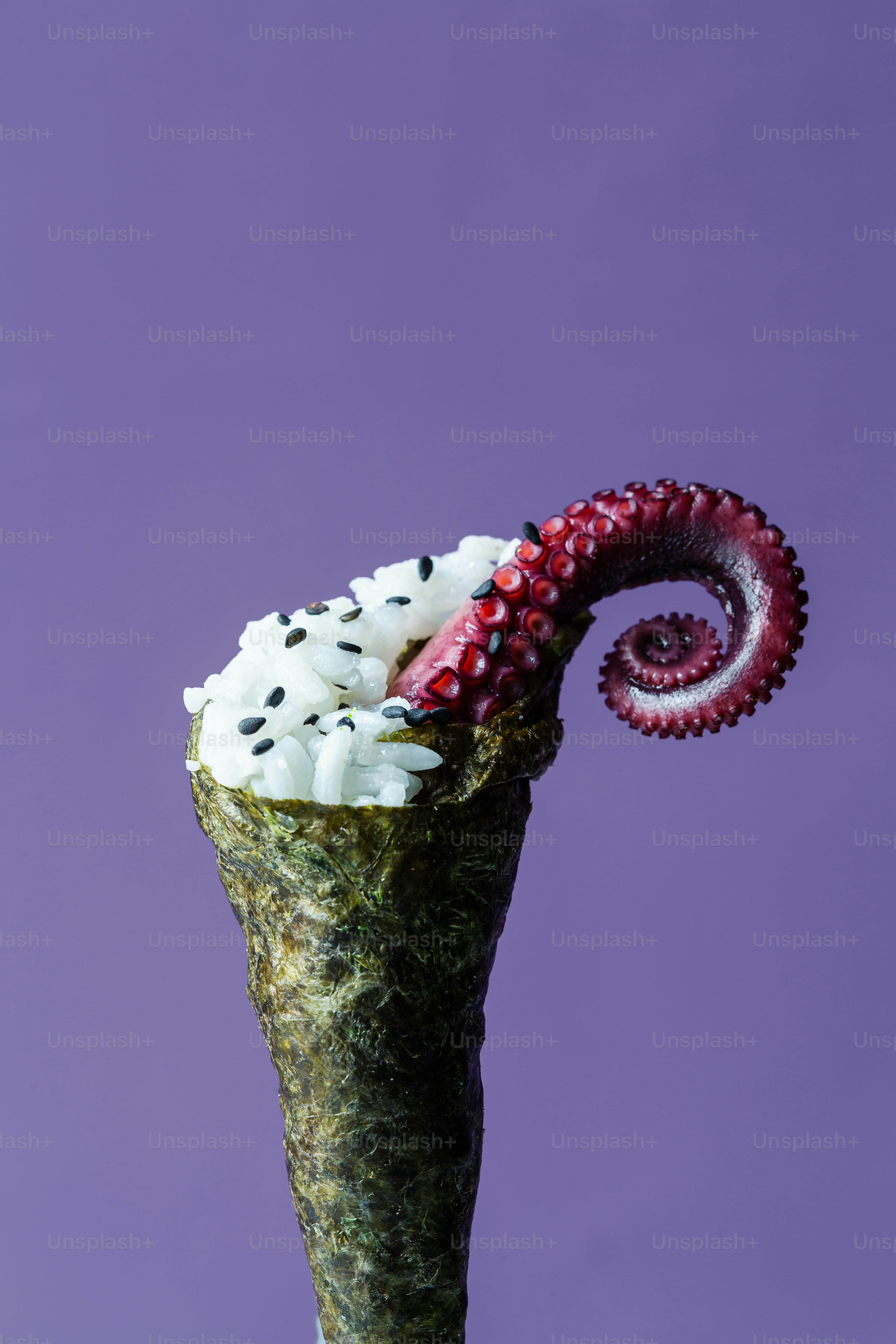 Un objeto de aspecto muy extraño con algún tipo de decoración