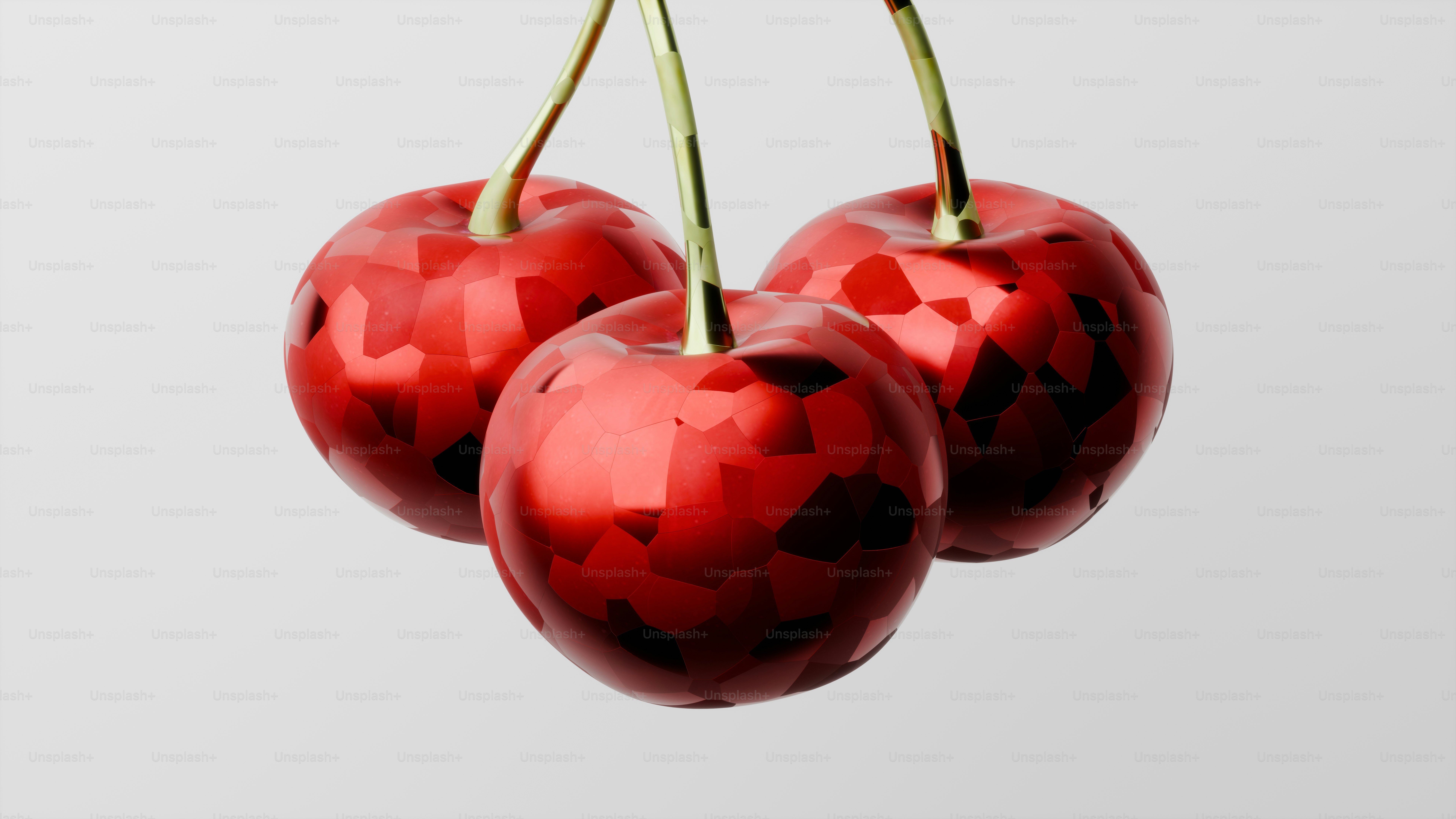 Drei Kirschen, die an einem Draht auf weißem Hintergrund hängen