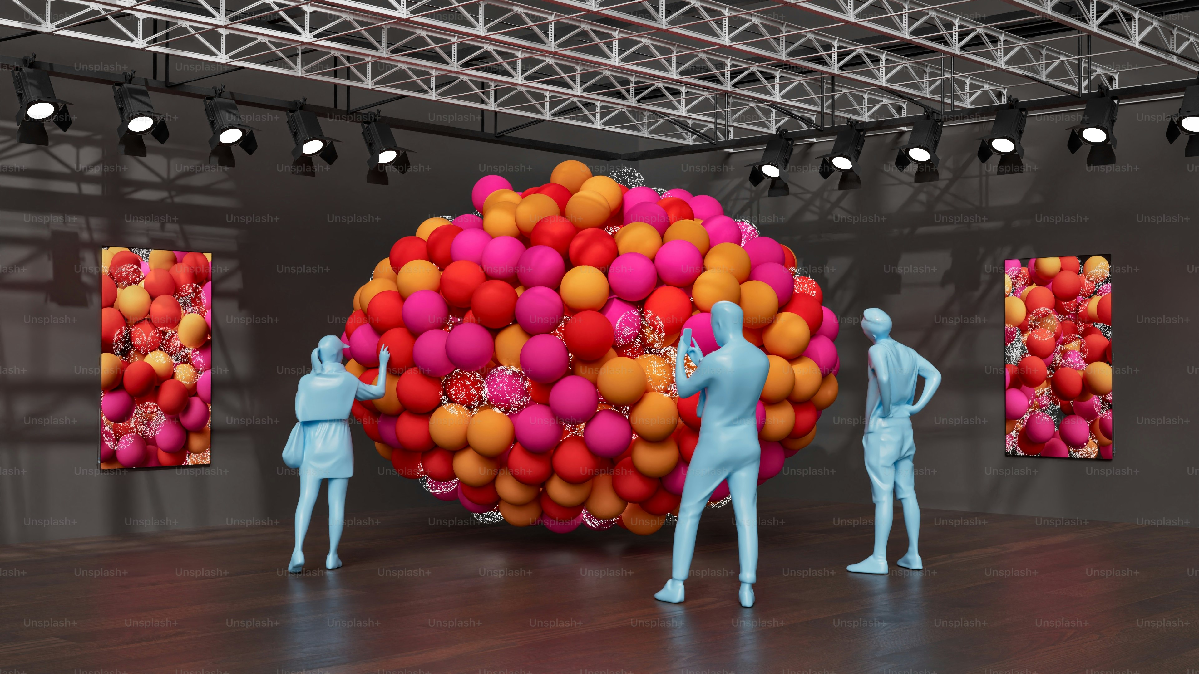 Un gruppo di persone in piedi davanti a un grande pallone di palloncini