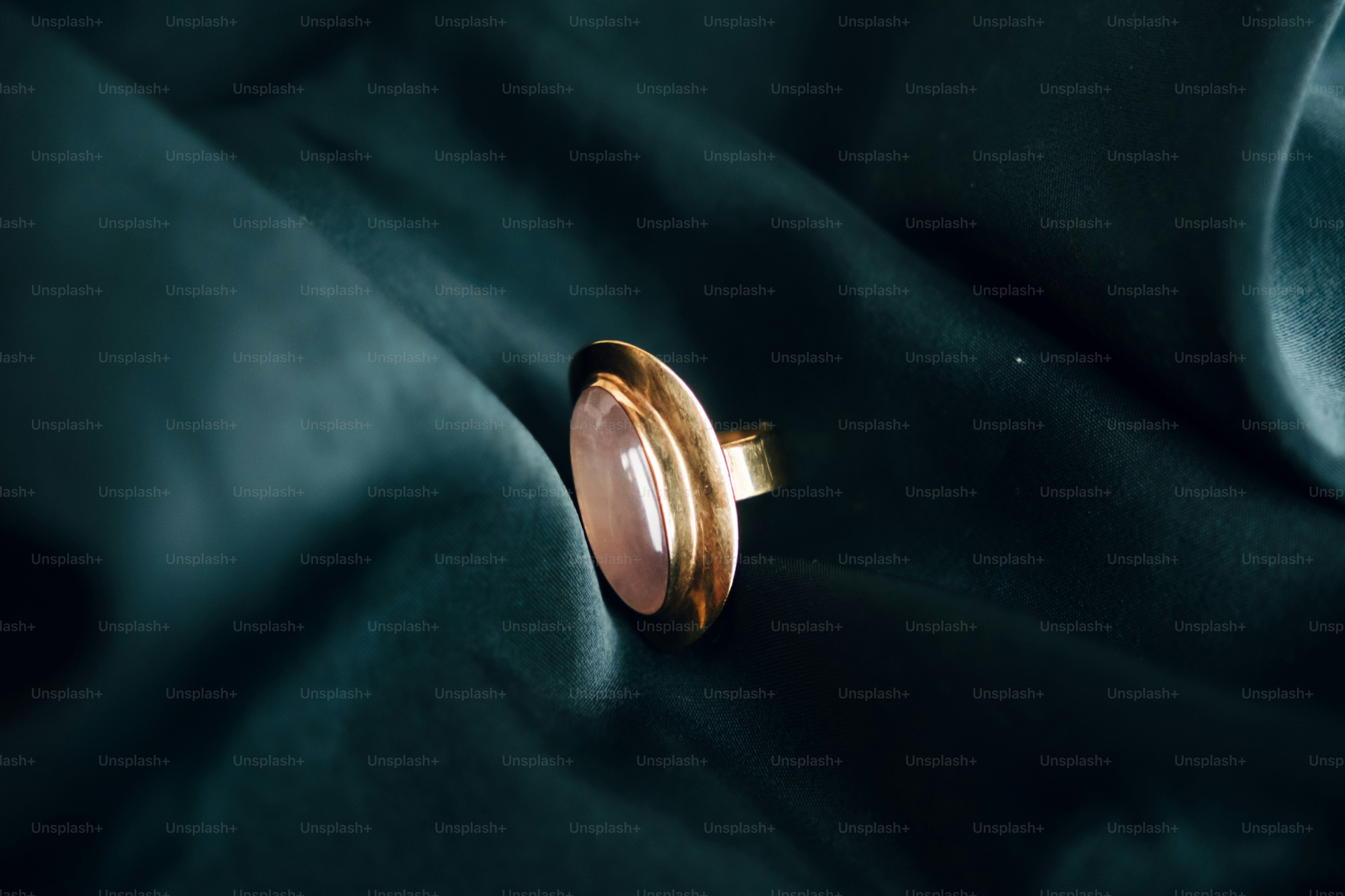 premium_photo-1739450070953-4aaf6874da1b?ixid=M3wxMjA3fDB8MXxzZWFyY2h8MTd8fGhlcnolMjBwMSUyMHNtYXJ0JTIwcmluZ3xlbnwwfHx8fDE3NjIzMDMyODF8MA\u0026ixlib=rb-4.1.0