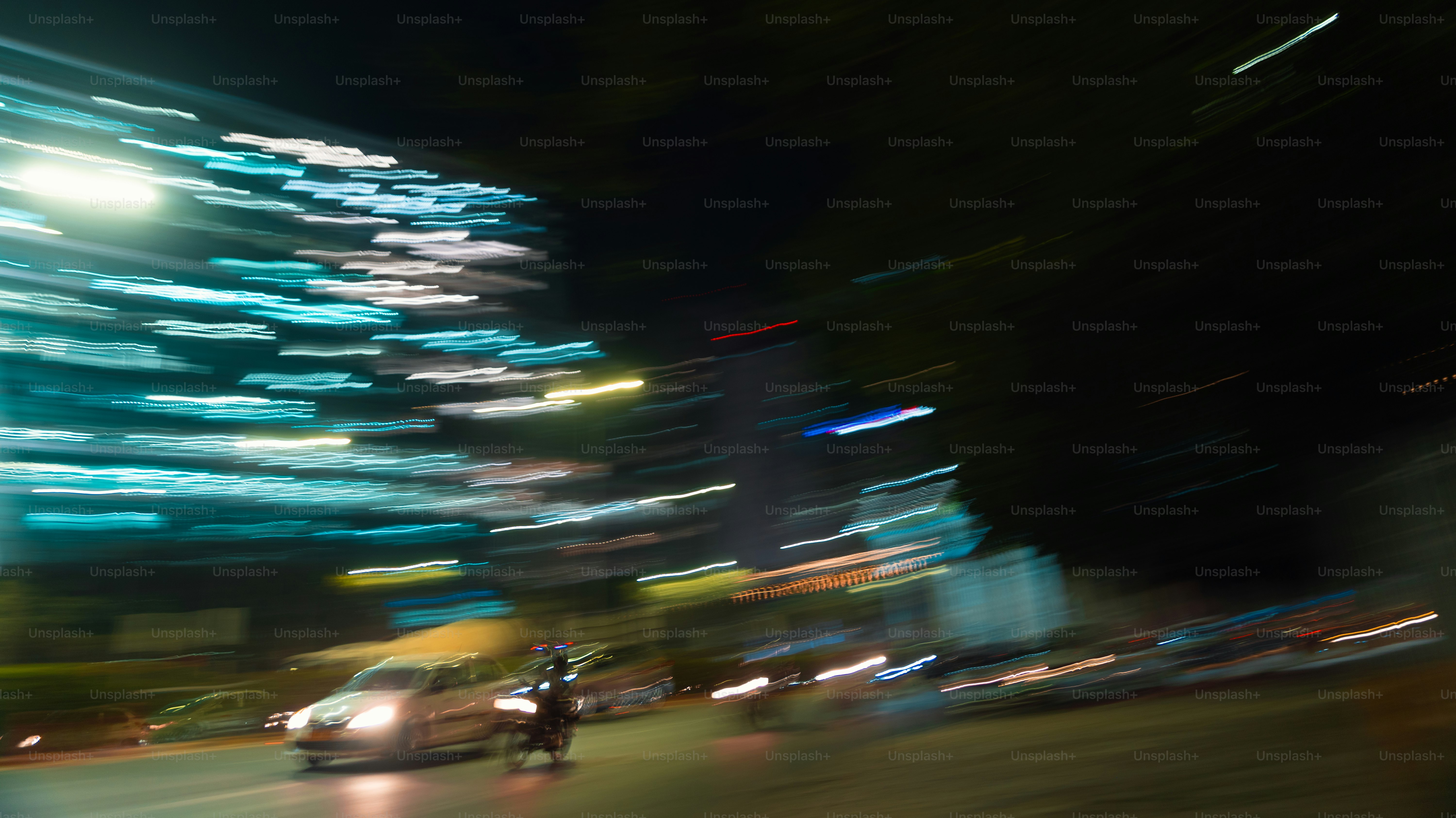 A blurry photo of a city street at night