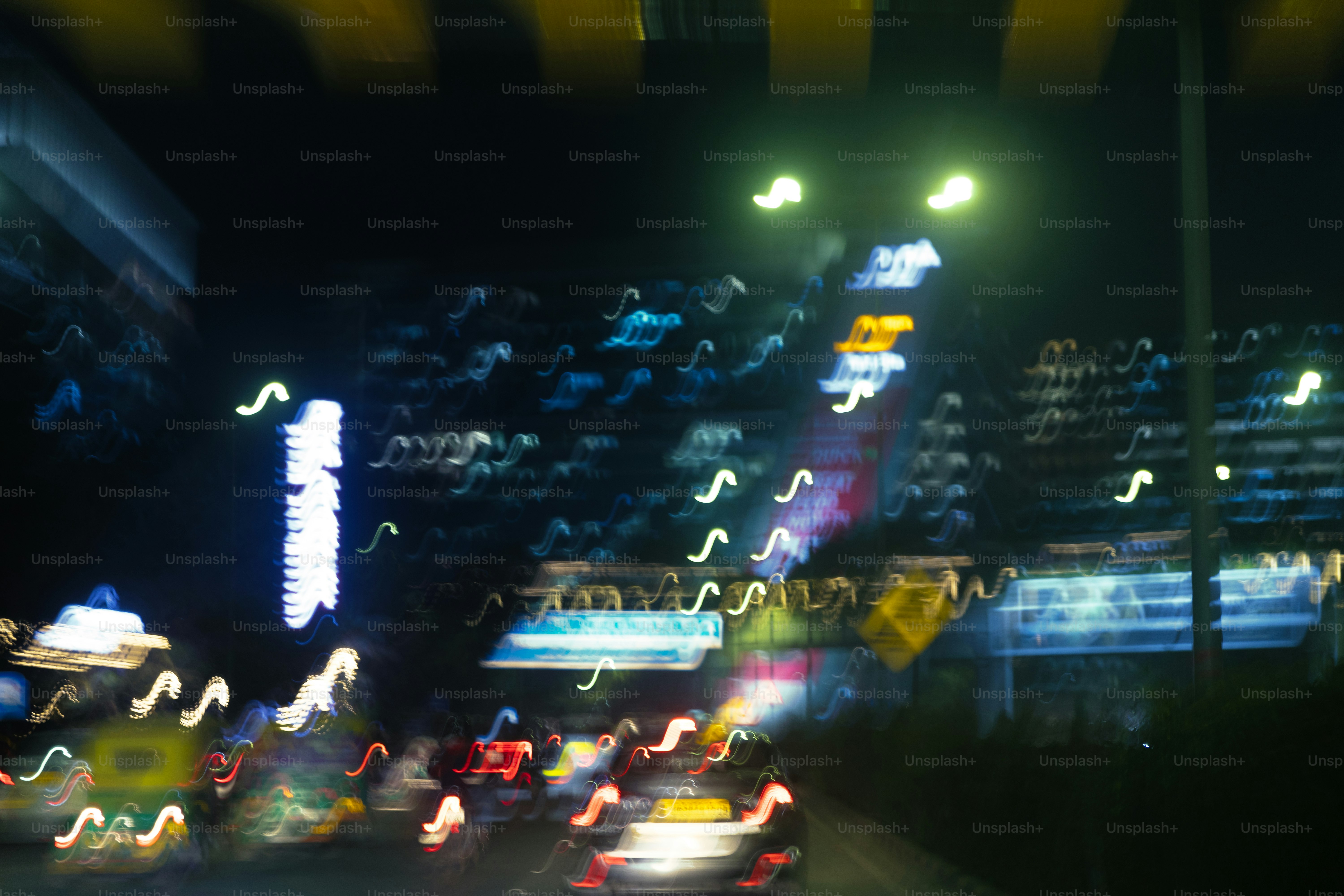 A blurry photo of a city street at night