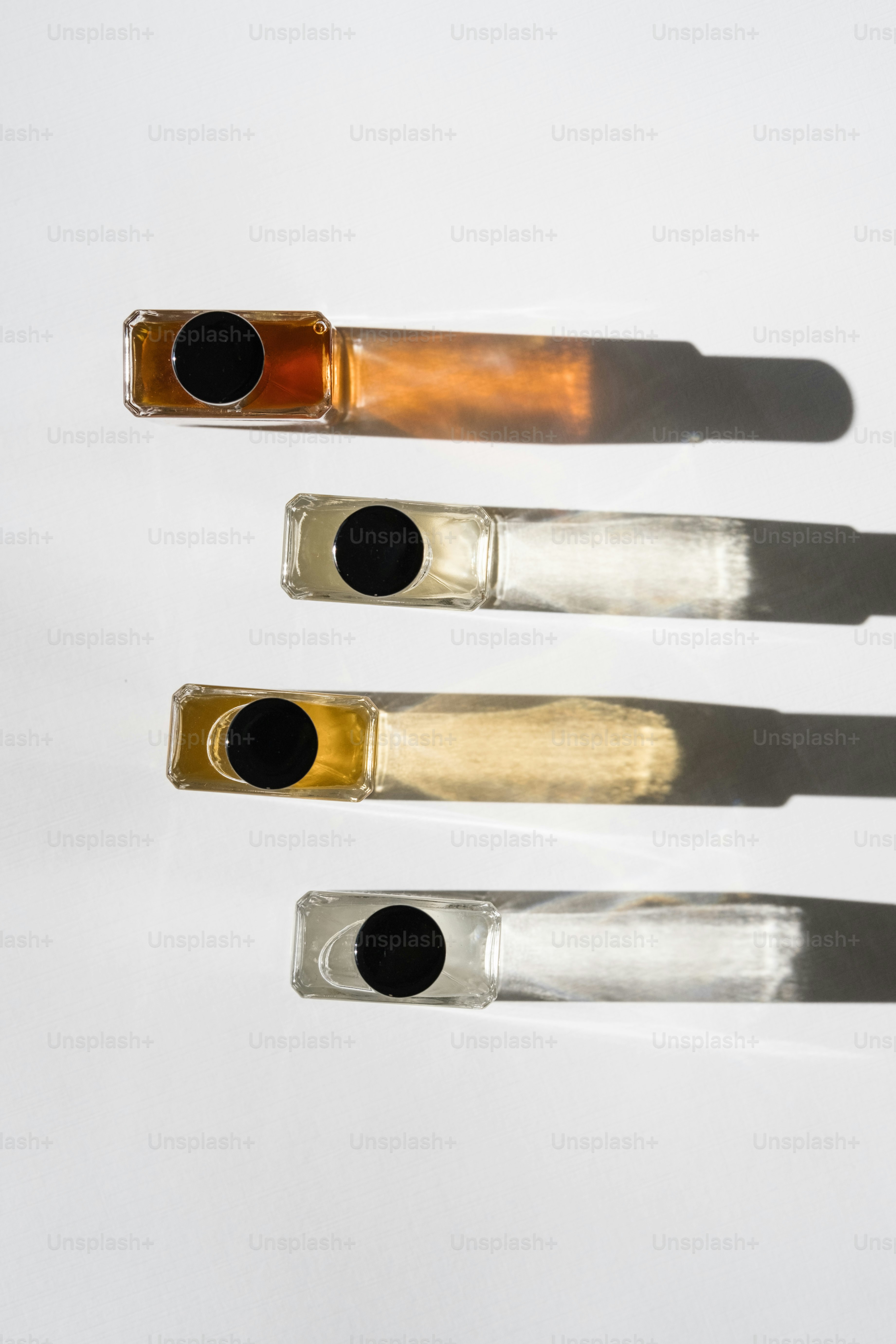 Um grupo de três facas sentadas uma ao lado da outra