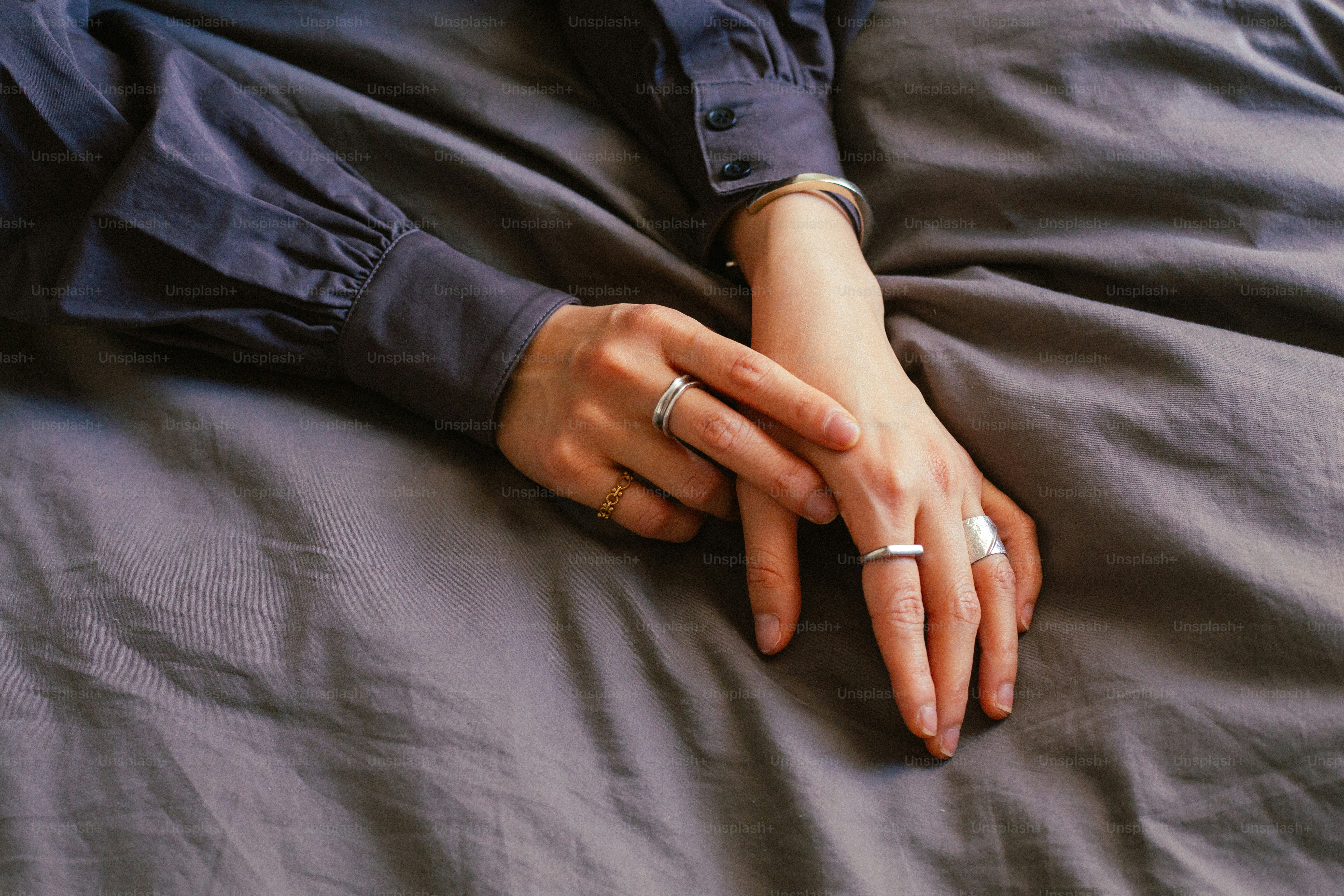 premium_photo-1740113056416-e86a164e11b8?ixid=M3wxMjA3fDB8MXxzZWFyY2h8MTN8fG1lbnMlMjB0dW5nc3RlbiUyMGNhcmJpZGUlMjB3ZWRkaW5nJTIwcmluZ3N8ZW58MHx8fHwxNzY2MDU4OTI5fDA\u0026ixlib=rb-4.1.0