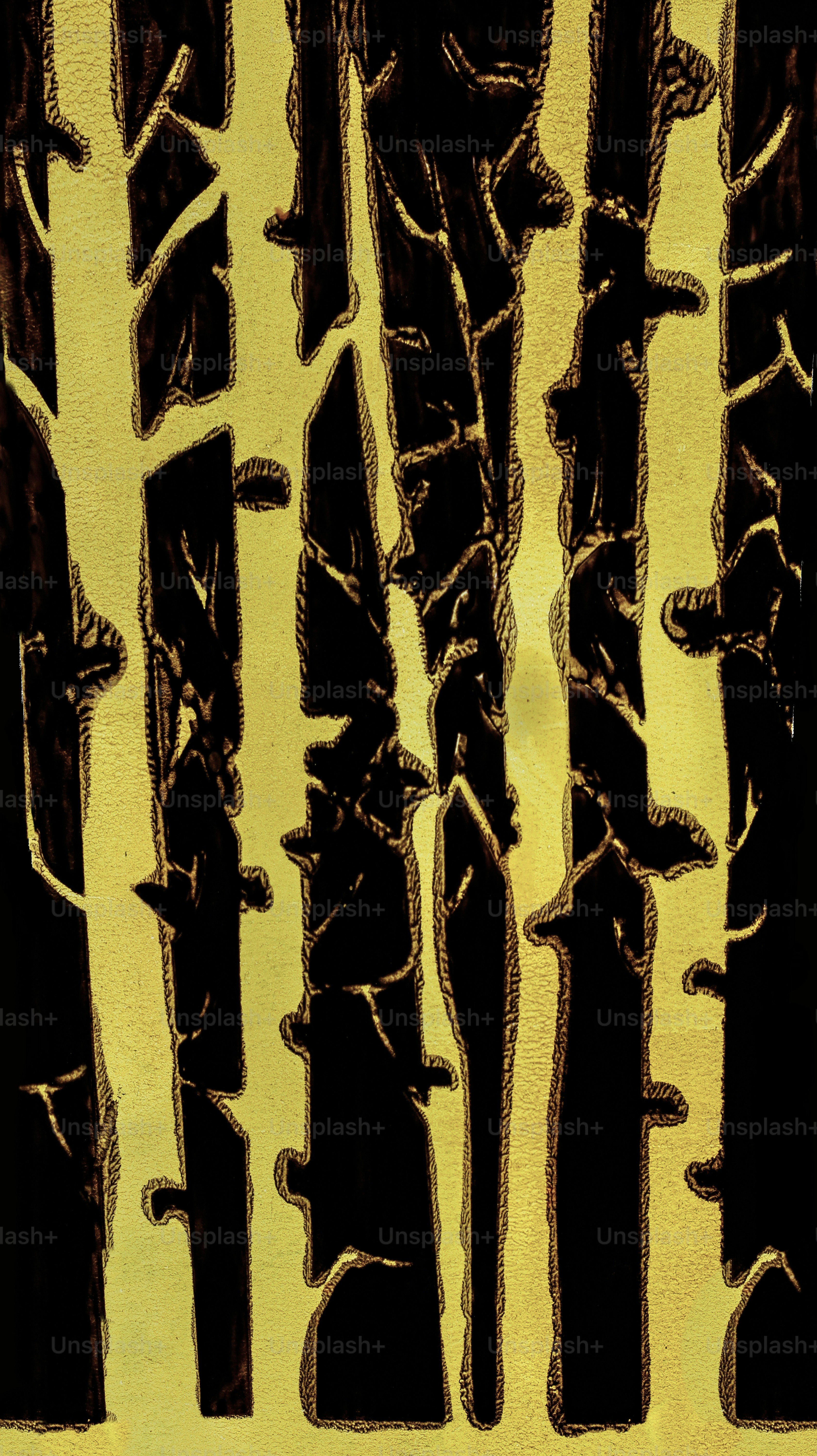Stilisiertes Bild von schwarzen und goldenen Baumstämmen.