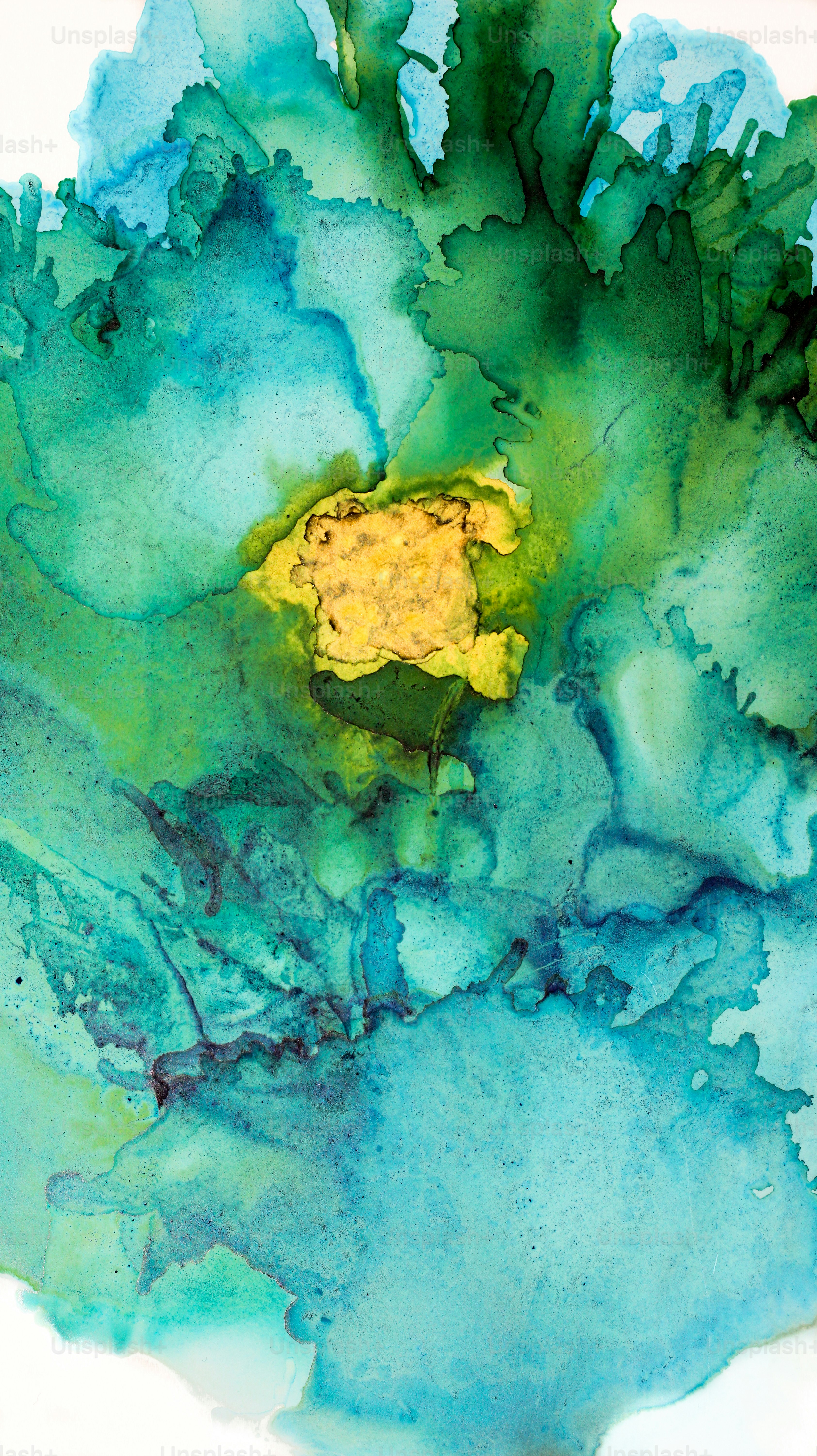 Karya seni abstrak dengan warna hijau, biru, dan kuning.