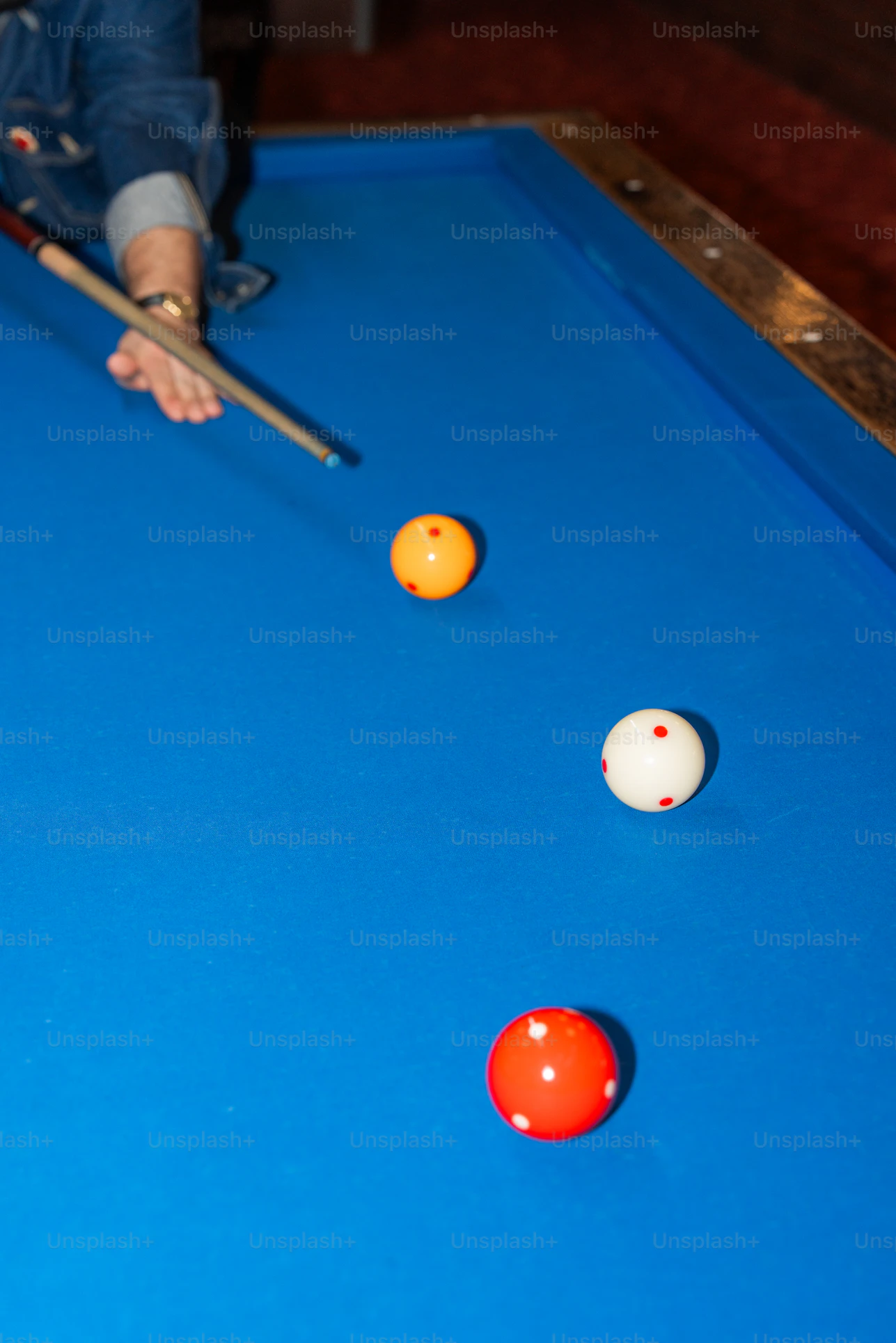 Biljarttafel in sfeervol licht