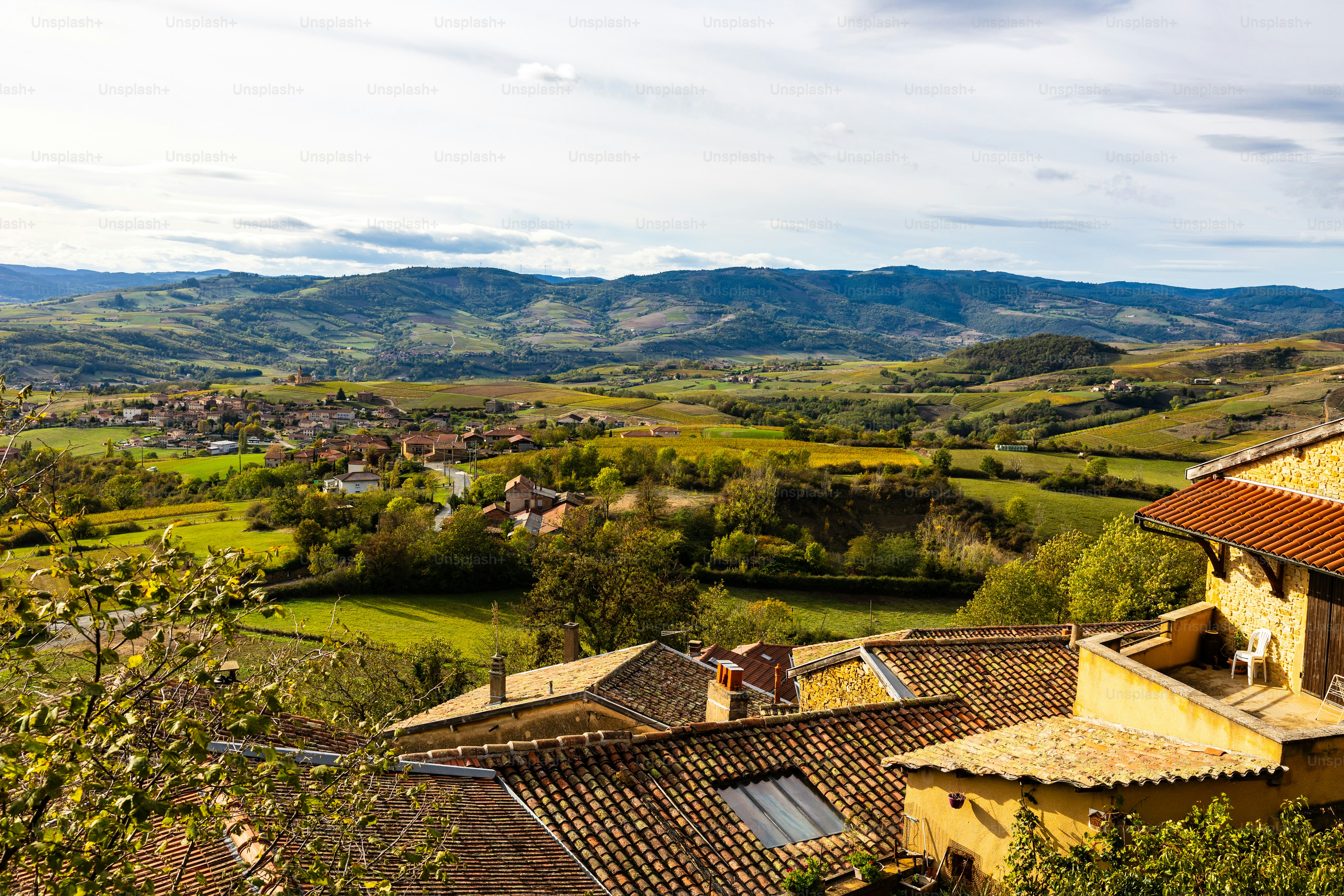 Panorama sur la campagne depuis le village d’Oingt, près de Lyon