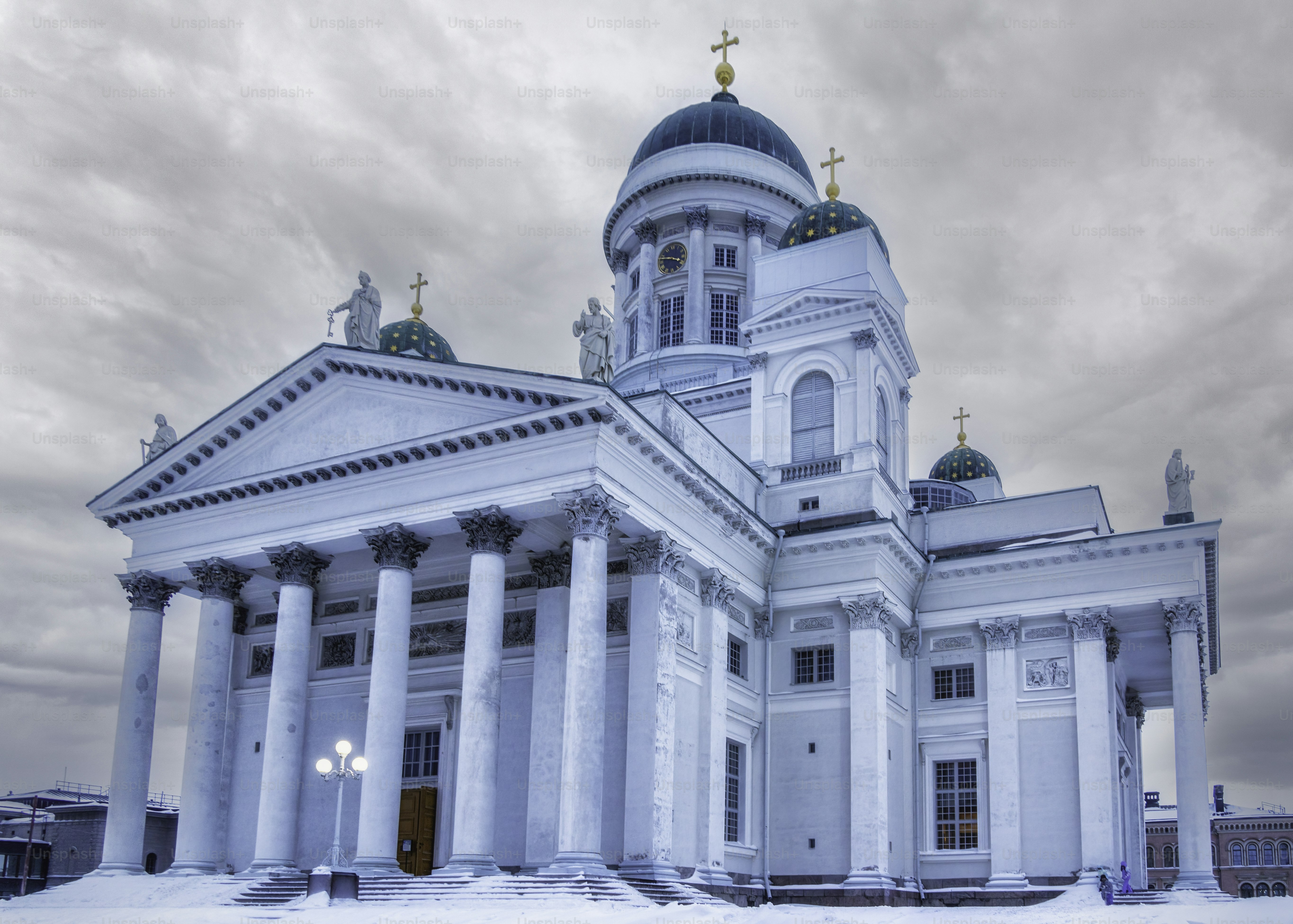 Kathedrale St. Nikolaus auf dem Senatsplatz im Winter, Helsinki, Finnland