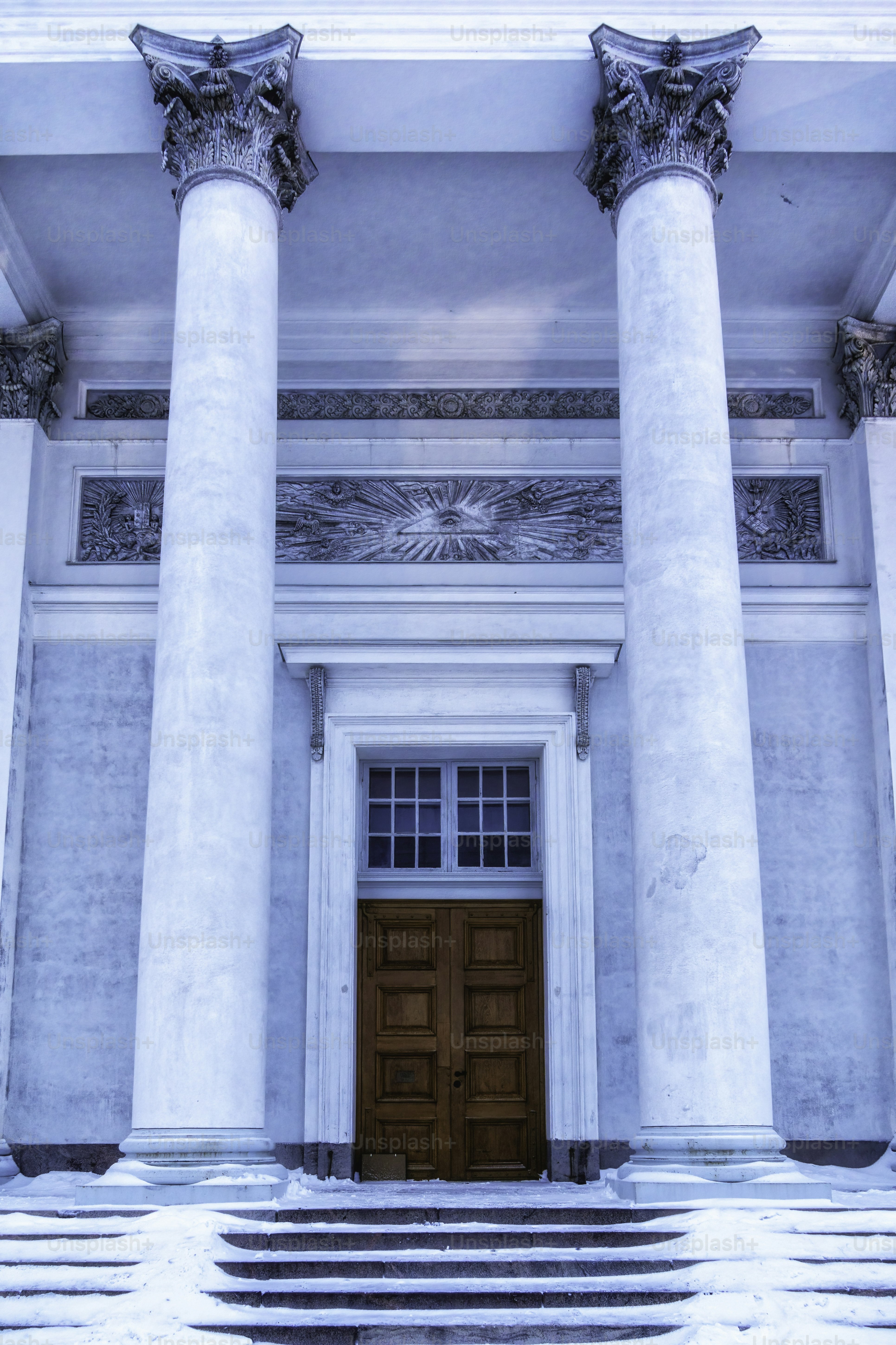 Cattedrale di San Nicola sulla piazza del Senato in inverno, Helsinki, Finlandia