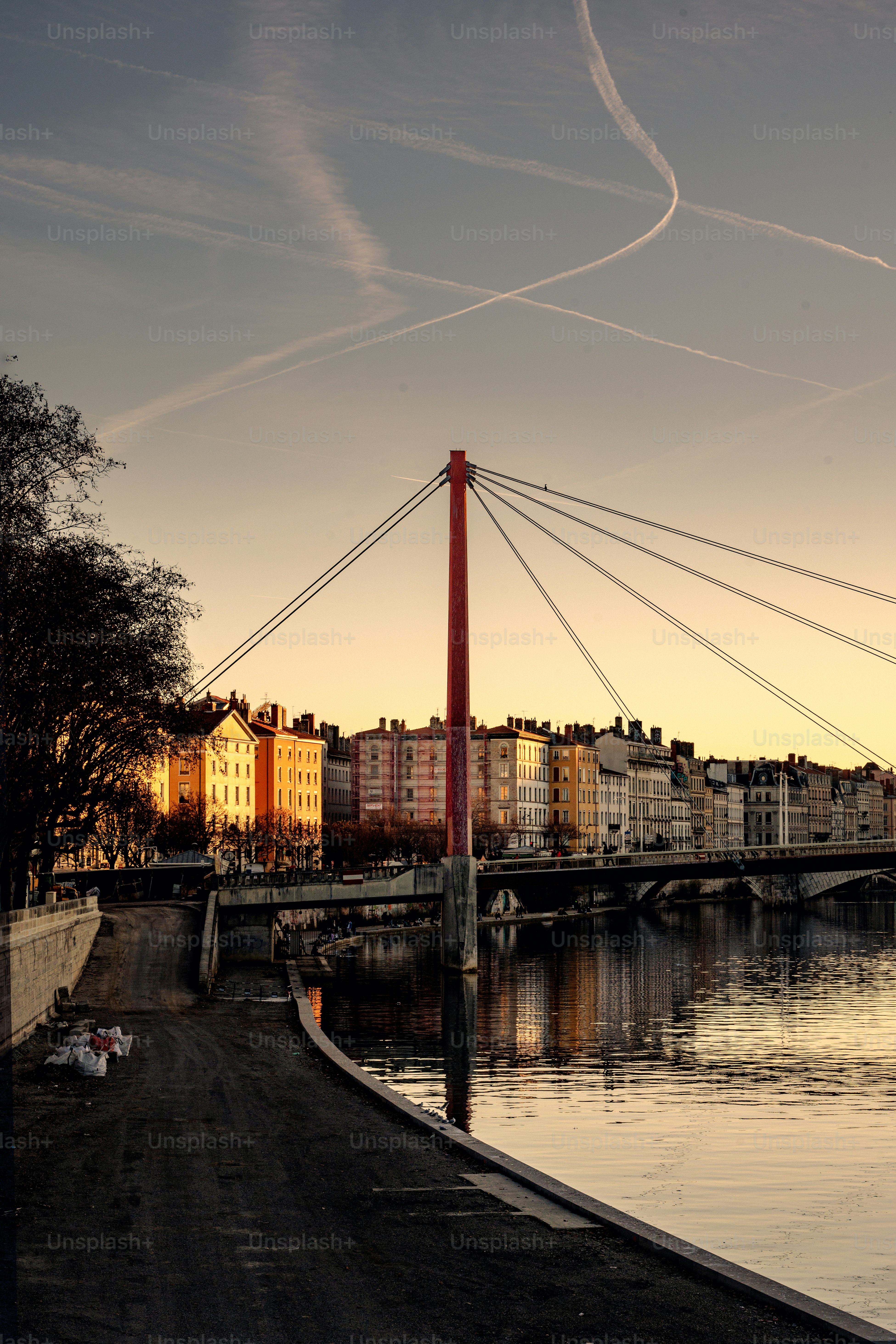 Light at sunset on the quays of the Saône in Lyon at the level of the footbridge of the courthouse
