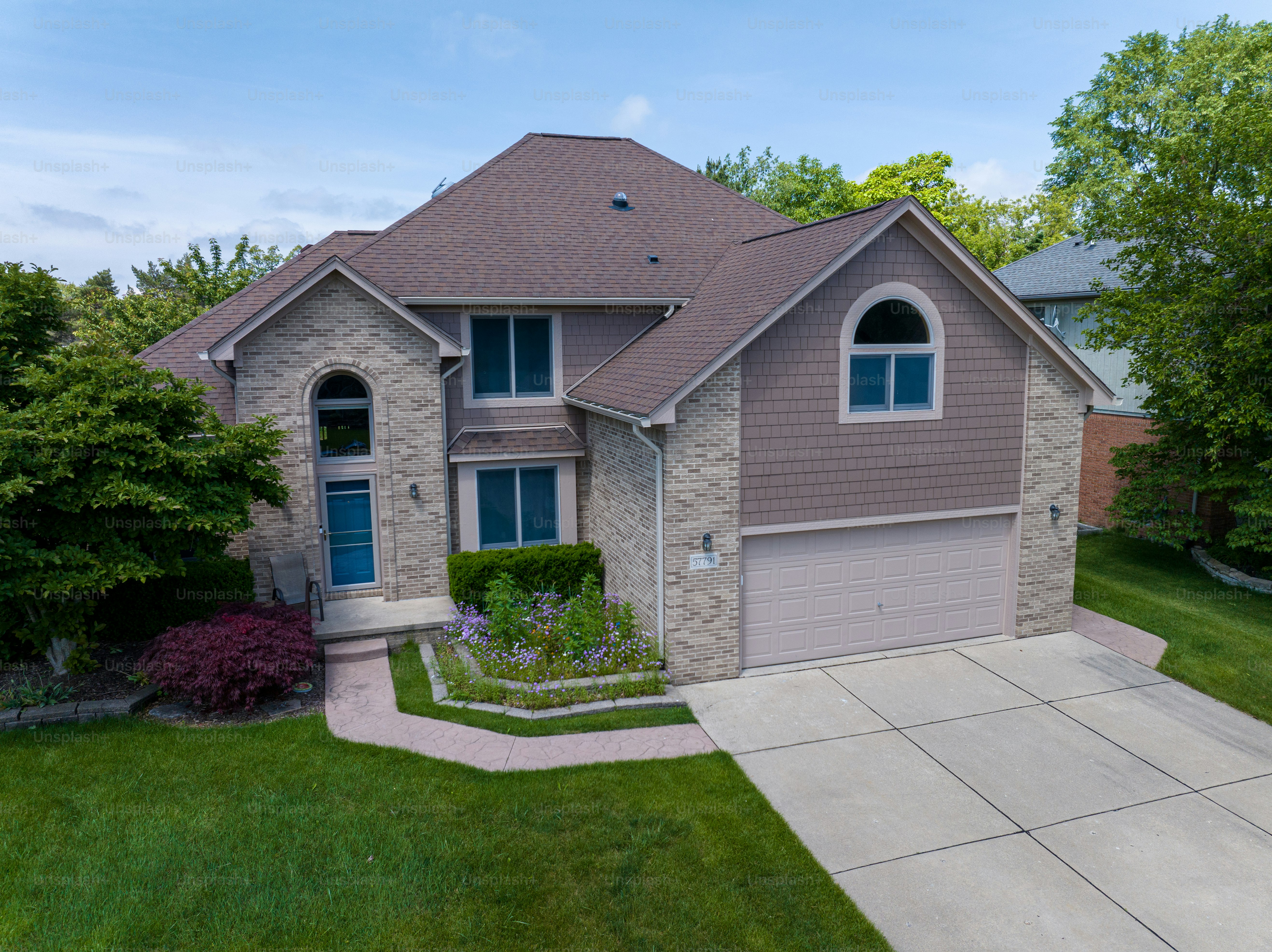Vista aérea de una casa en un suburbio al norte de Detroit, Michigan.