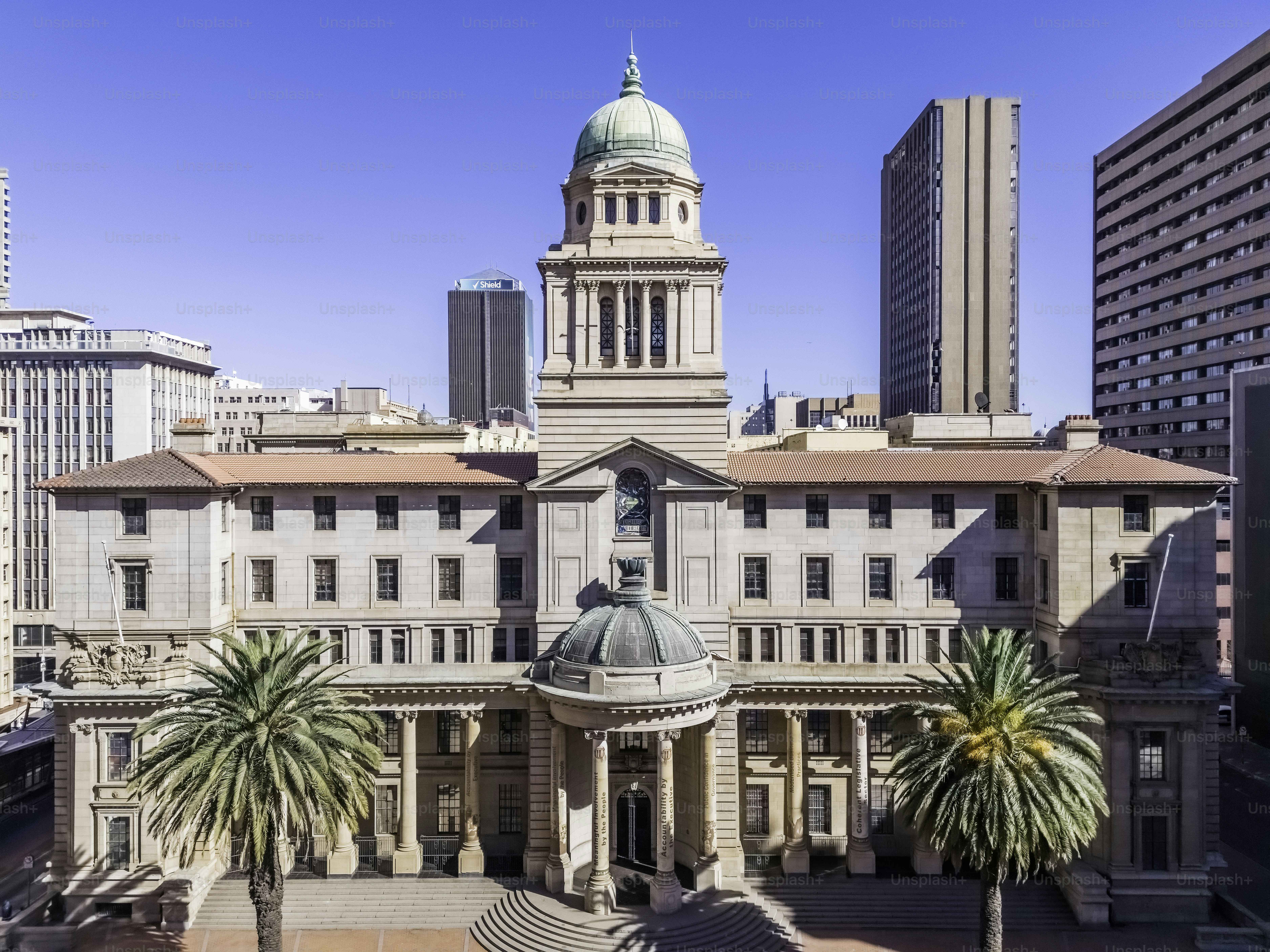 Johannesburg City Hall seen from above, home to the Gauteng Provincial Legislature. Johannesburg is one of the forty largest metropolitan cities in the world, and the world's largest city that is not situated on a river, lakeside, or coastline.