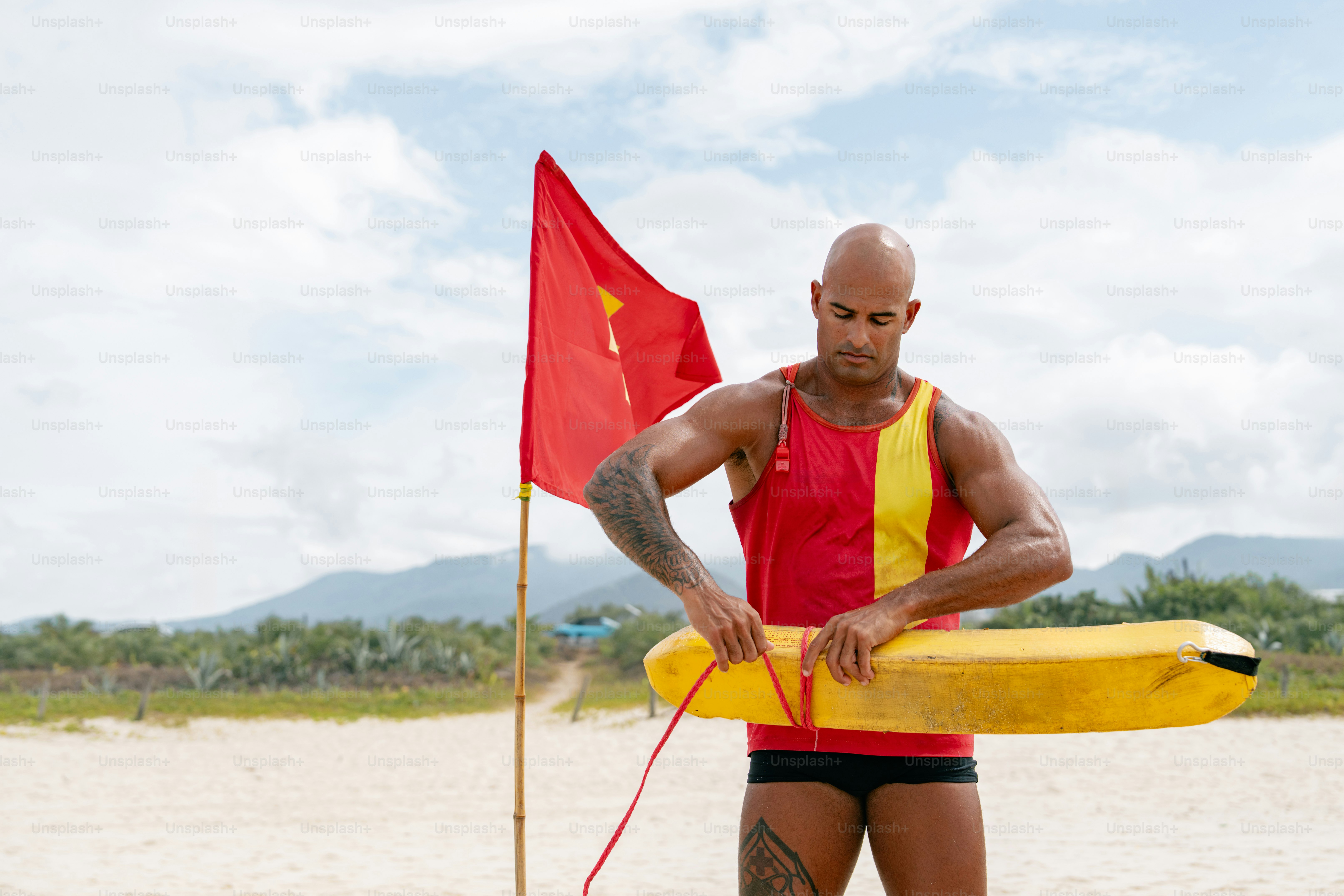 premium_photo-1742912066908-7d7c45a7cb36?ixid=M3wxMjA3fDB8MXxzZWFyY2h8NXx8bGlmZWd1YXJkJTIwY291cnNlfGVufDB8fHx8MTc2NTk4NTM5OHww\u0026ixlib=rb-4.1.0