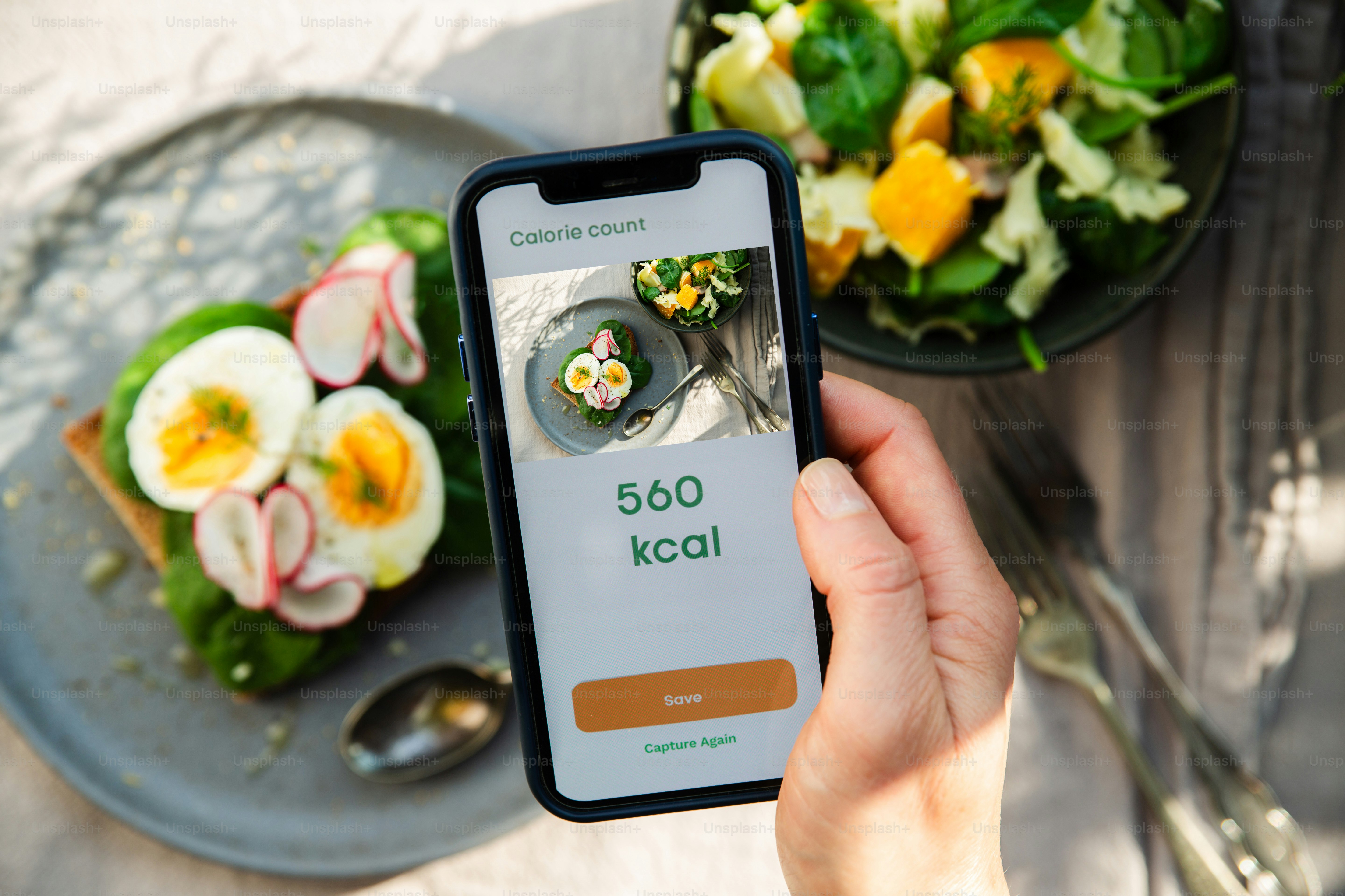Tracking calories of a healthy breakfast with an app.
