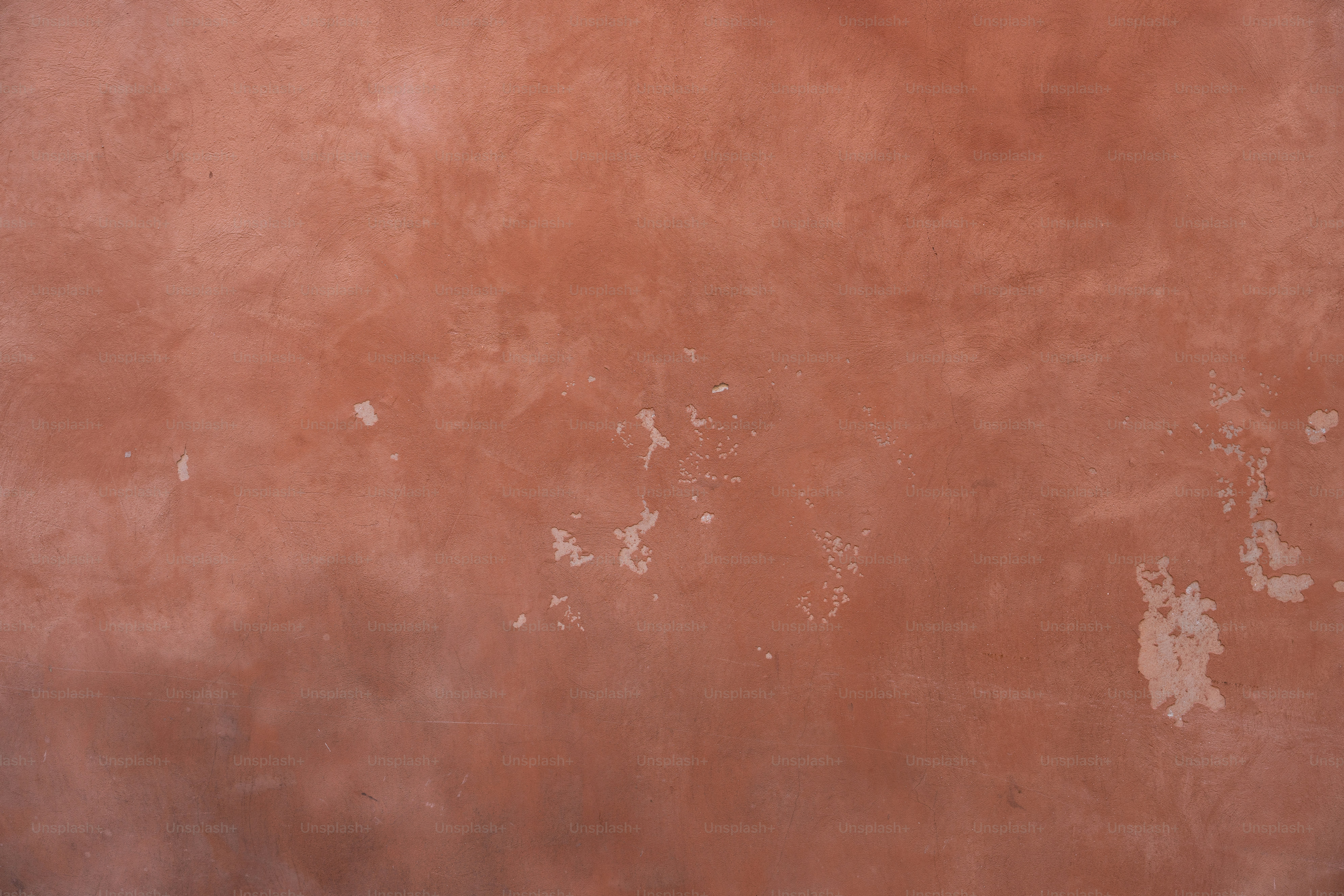 L'immagine mostra un primo piano di un muro strutturato.