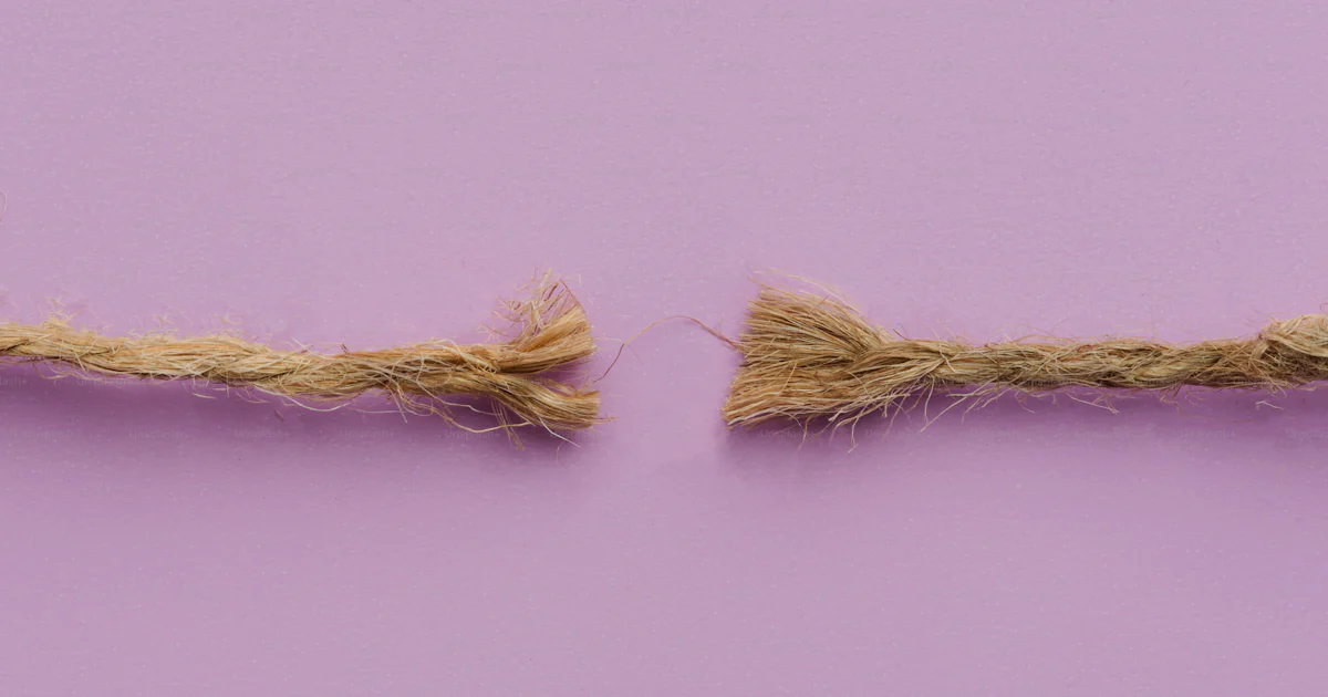 String Verloren A piece of string is torn in half. photo – Stress Image on Unsplash