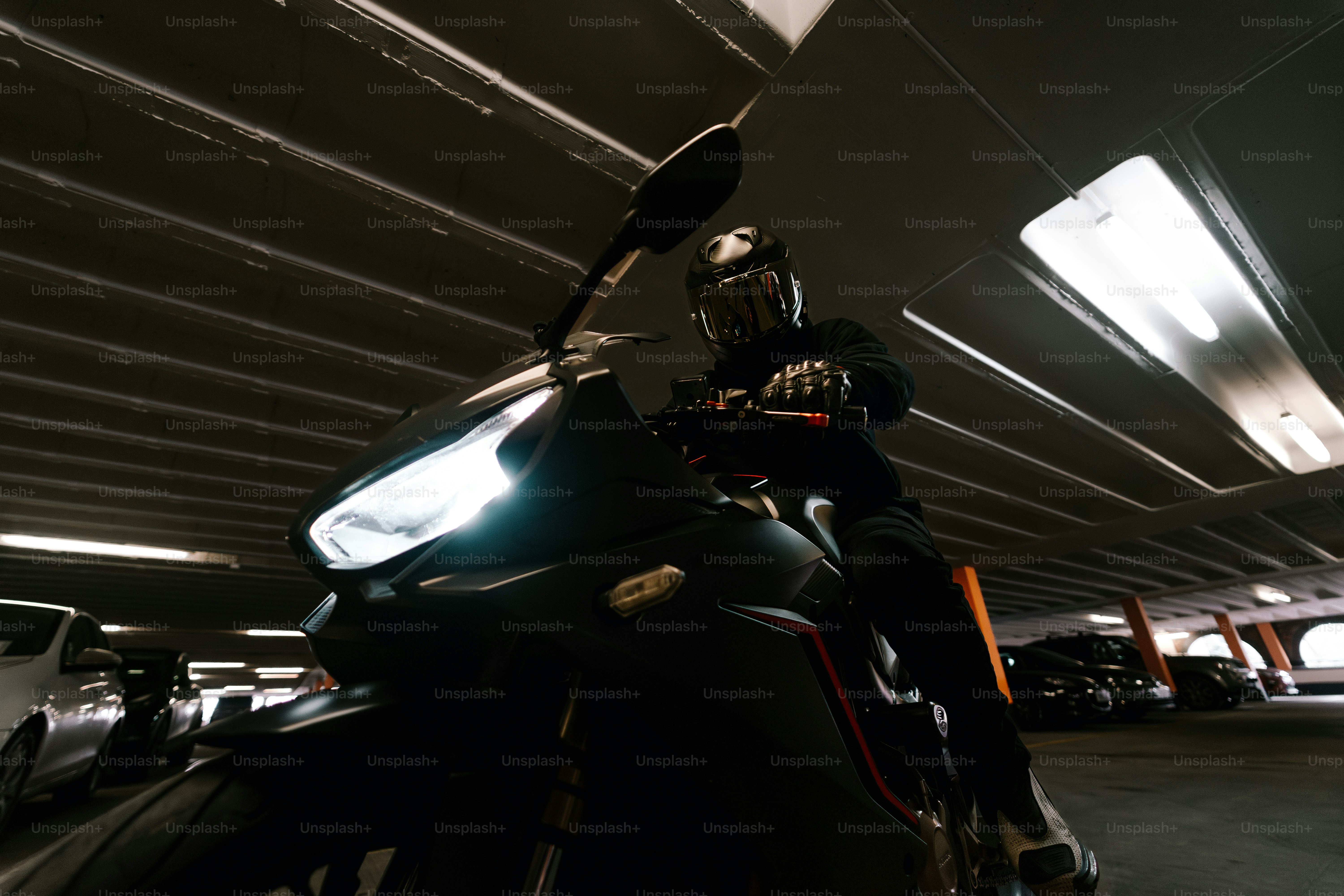 premium_photo-1744395627506-c2922b36876d?ixid=M3wxMjA3fDB8MXxzZWFyY2h8MTN8fGJlc3QlMjBwbGFjZSUyMHRvJTIwc2VsbCUyMG15JTIwbW90b3JiaWtlfGVufDB8fHx8MTc1OTg2OTkyMHww\u0026ixlib=rb-4.1.0