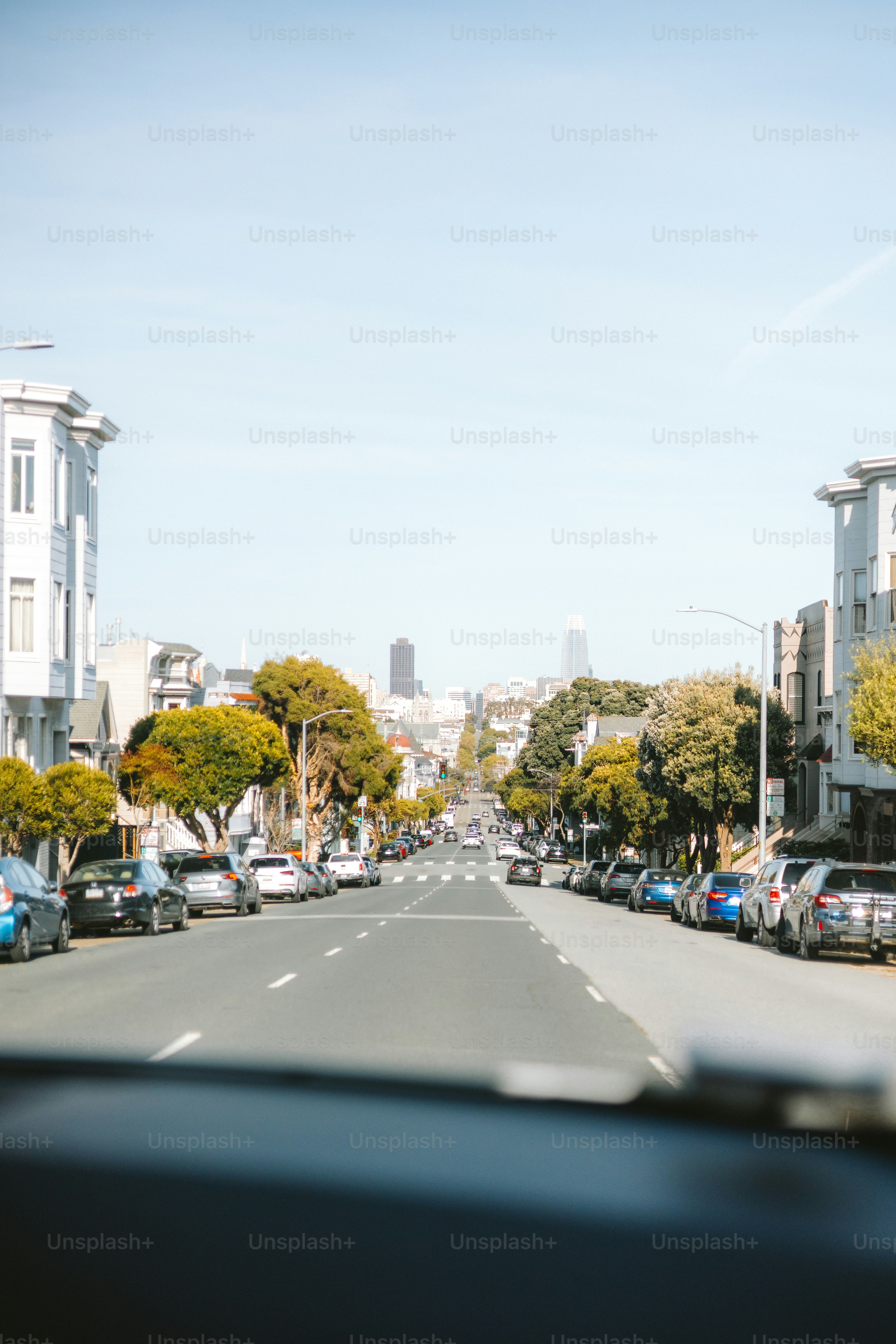 A san francisco street stretches towards the horizon.