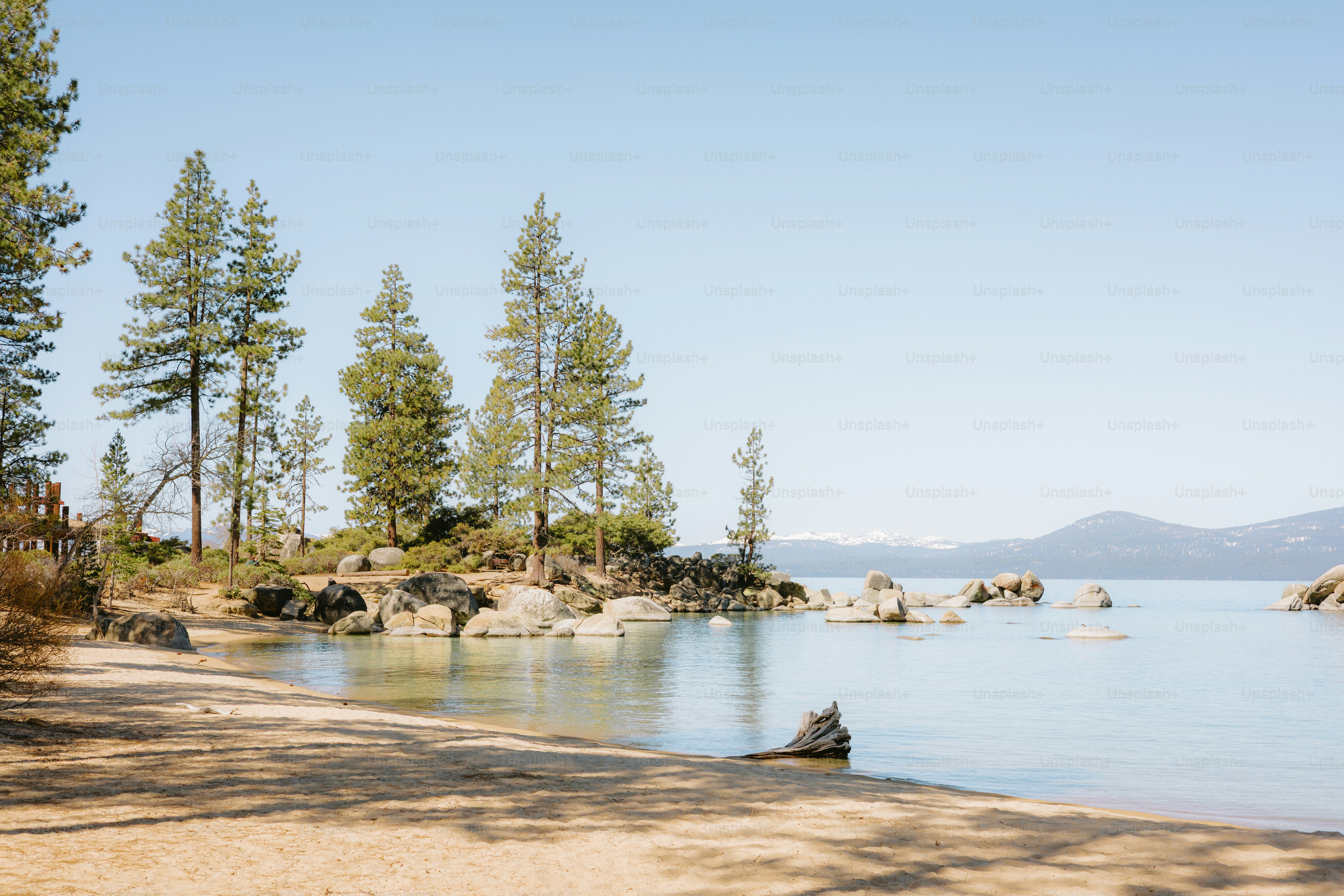 Beautiful lake scene with trees and rocks.