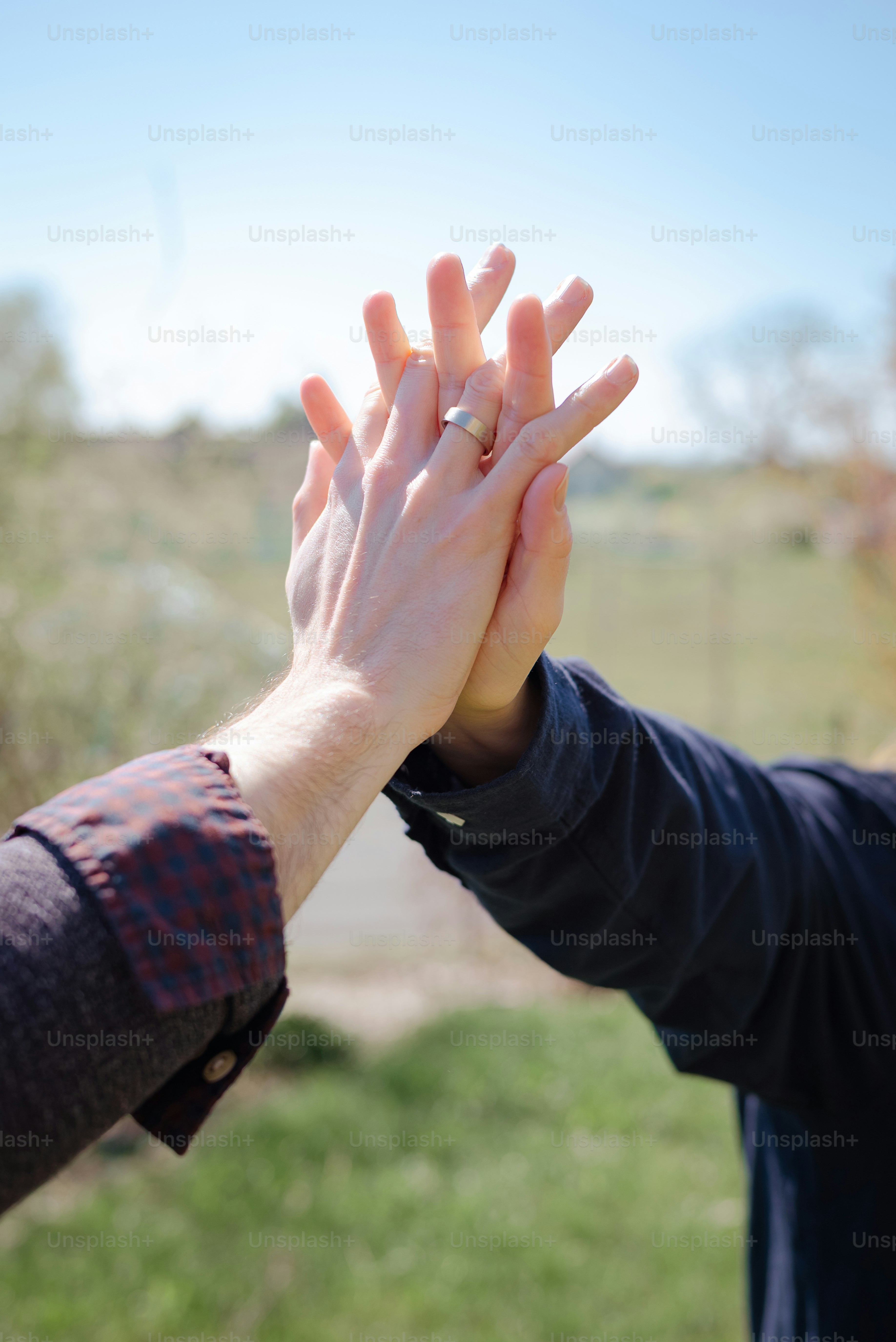 Two hands high-five each other, outside in nature. photo – Outdoor Image on  Unsplash, image size:3000x4493