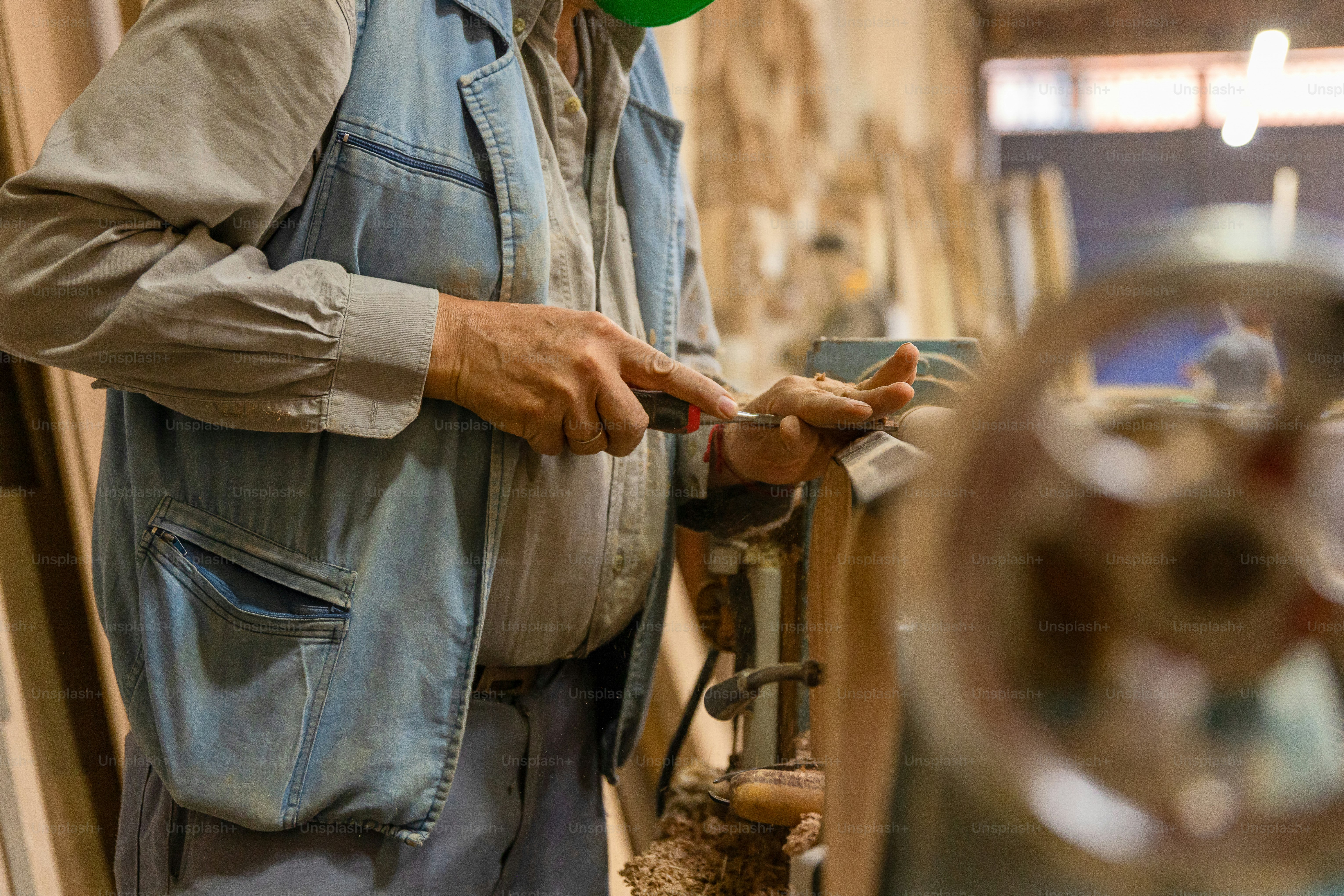 Woodworking shop with wood and machinery. photo – Luxury Image on Unsplash